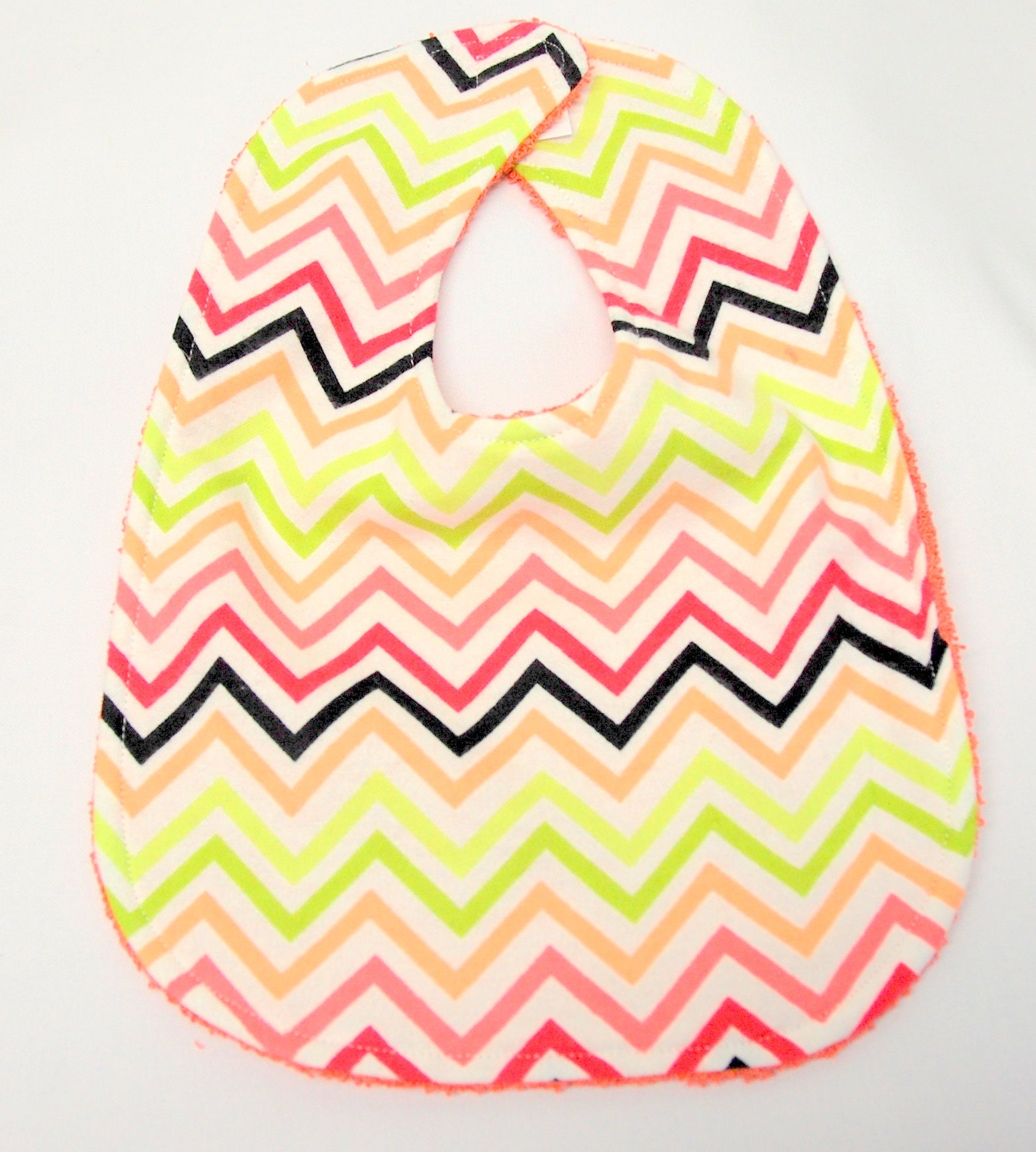Baby Lätzchen Für Mädchen, Babypartygeschenk, Willkommens-Baby-Geschenk Koralle, Grün, Weiß Und Schwarzes Zick-Zack-Design Baby Lätzchen Für Mädchen, Babypartygeschenk, Willkommens-Baby-Geschenk Koralle, Grün, Weiß Und Schwarzes Zick-Zack-Design von Etsy - beyondquilts