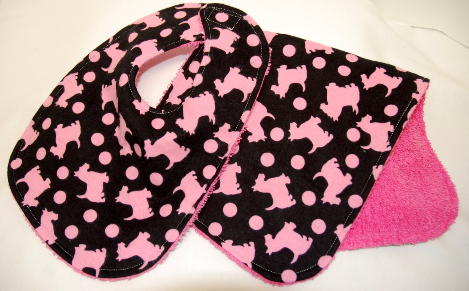 Baby Lätzchen Und Spucktuch Set, Babypartygeschenk, Willkommensgeschenk Weiße Scottie Hunde Auf Schwarz Baby Lätzchen Und Spucktuch Set, Babypartygeschenk, Willkommensgeschenk Weiße Scottie Hunde Auf Schwarz von Etsy - beyondquilts
