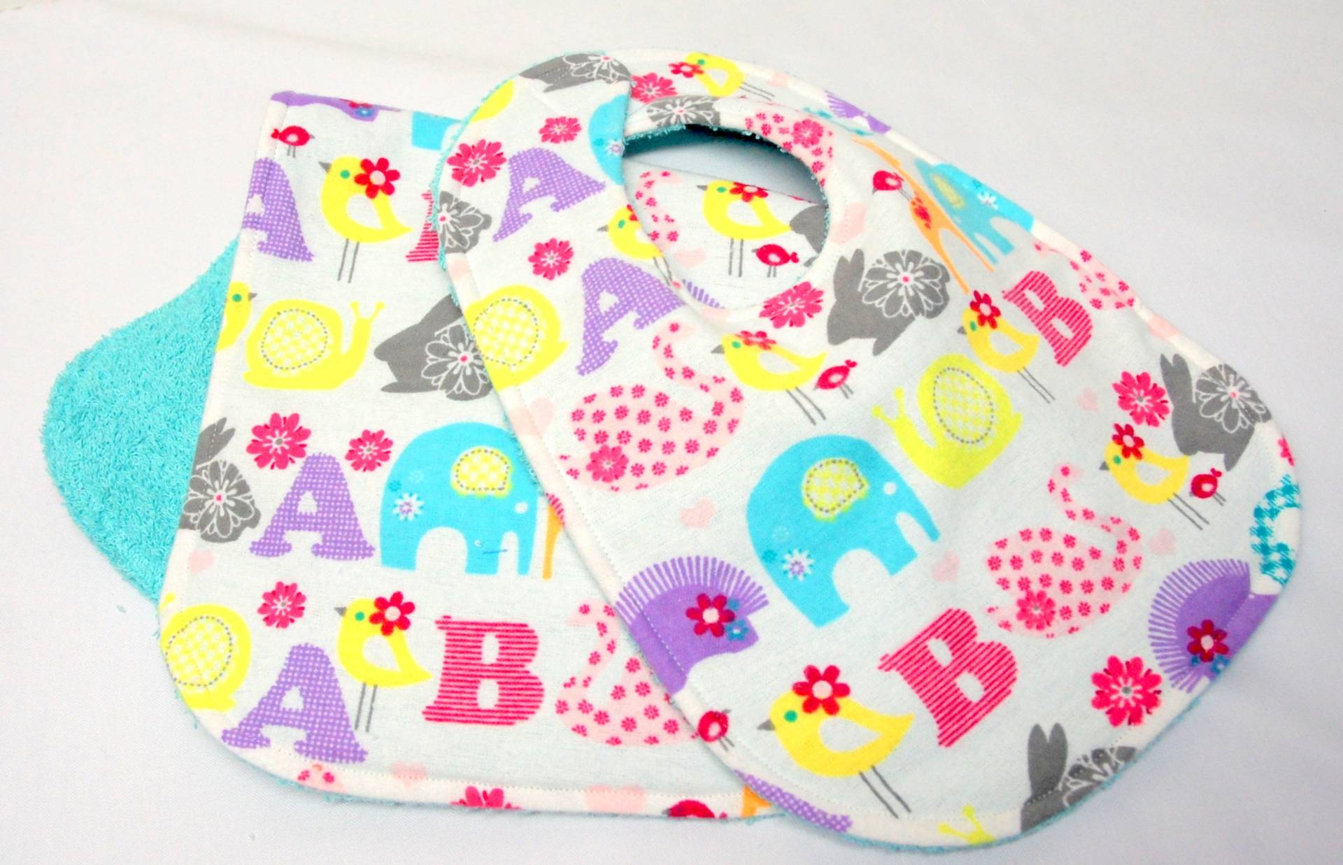 Baby Mädchen Lätzchen Und Spucktuch, 0-3 Monate Größe, Baby-Dusche-Geschenk, Willkommen Geschenk, Neue Mutter Geschenk Abc's Tiere Baby Mädchen Lätzchen Und Spucktuch, 0-3 Monate Größe, Baby-Dusche-Geschenk, Willkommen Geschenk, Neue Mutter Geschenk Abc's Tiere von Etsy - beyondquilts