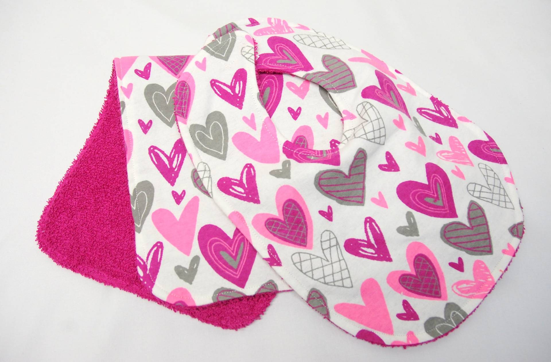 Baby Lätzchen Und Spucktuch, Baby-Dusche-Geschenk, Willkommen Geschenk, Neue Mutter Geschenk Funky Pink, Magenta Graue Herzen Auf Weiß Baby Lätzchen Und Spucktuch, Baby-Dusche-Geschenk, Willkommen Geschenk, Neue Mutter Geschenk Funky Pink, Magenta Graue Herzen Auf Weiß von Etsy - beyondquilts