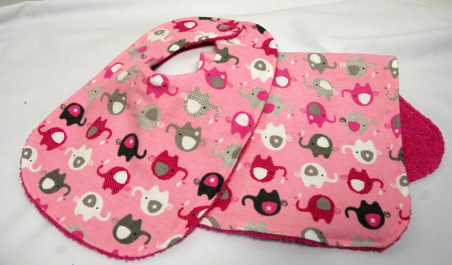 Baby Mädchen Lätzchen Und Spucktuch Set, Baby-Dusche-Geschenk, Willkommen Geschenk, Neues Geschenk Rosa Graue Elefanten Baby Mädchen Lätzchen Und Spucktuch Set, Baby-Dusche-Geschenk, Willkommen Geschenk, Neues Geschenk Rosa Graue Elefanten von Etsy - beyondquilts