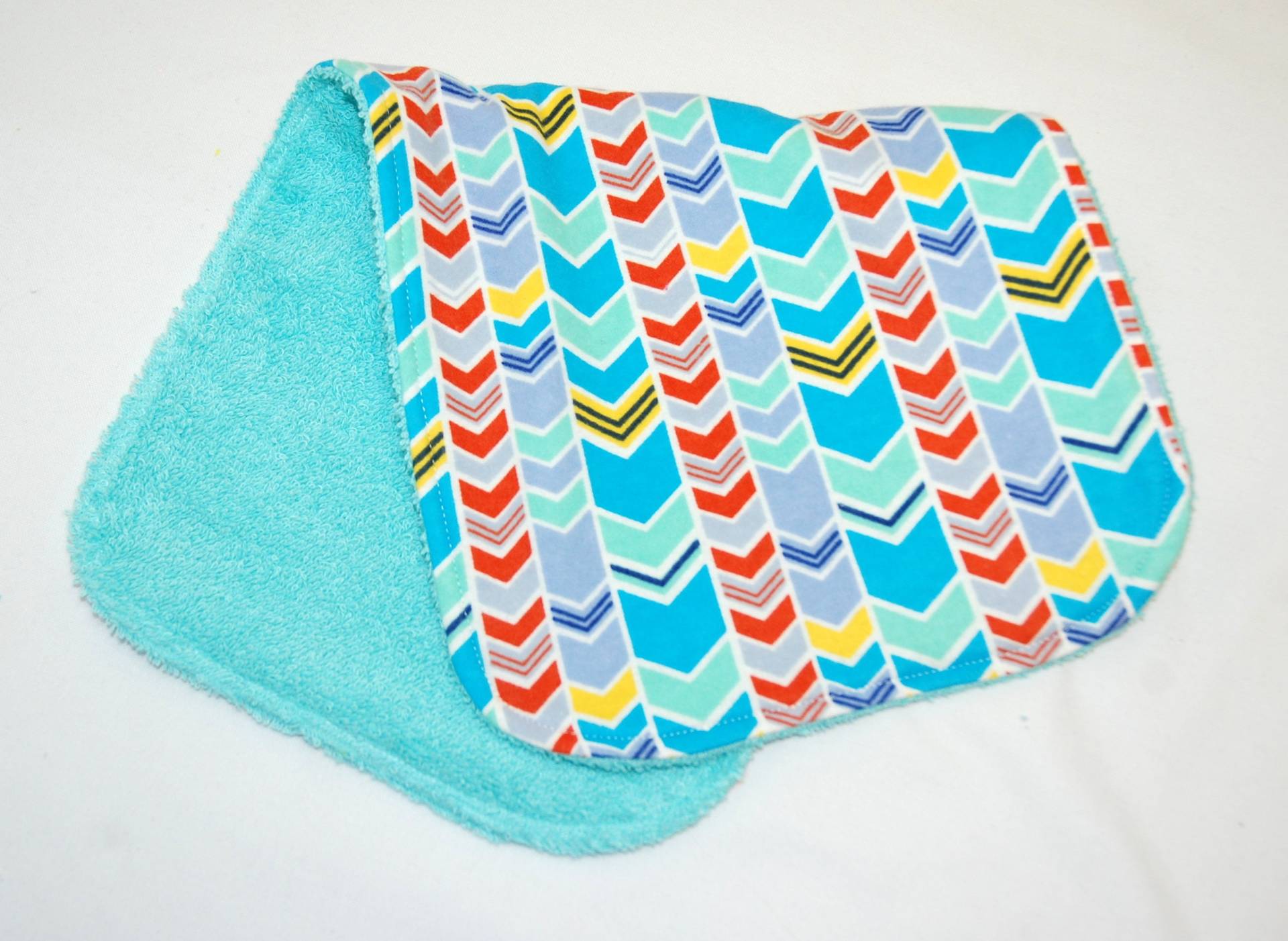 Baby Mädchen Spucktuch, Shower Geschenk, Willkommensgeschenk Aqua, Orange, Gelb Und Schwarz Chevrons Baby Mädchen Spucktuch, Shower Geschenk, Willkommensgeschenk Aqua, Orange, Gelb Und Schwarz Chevrons von Etsy - beyondquilts
