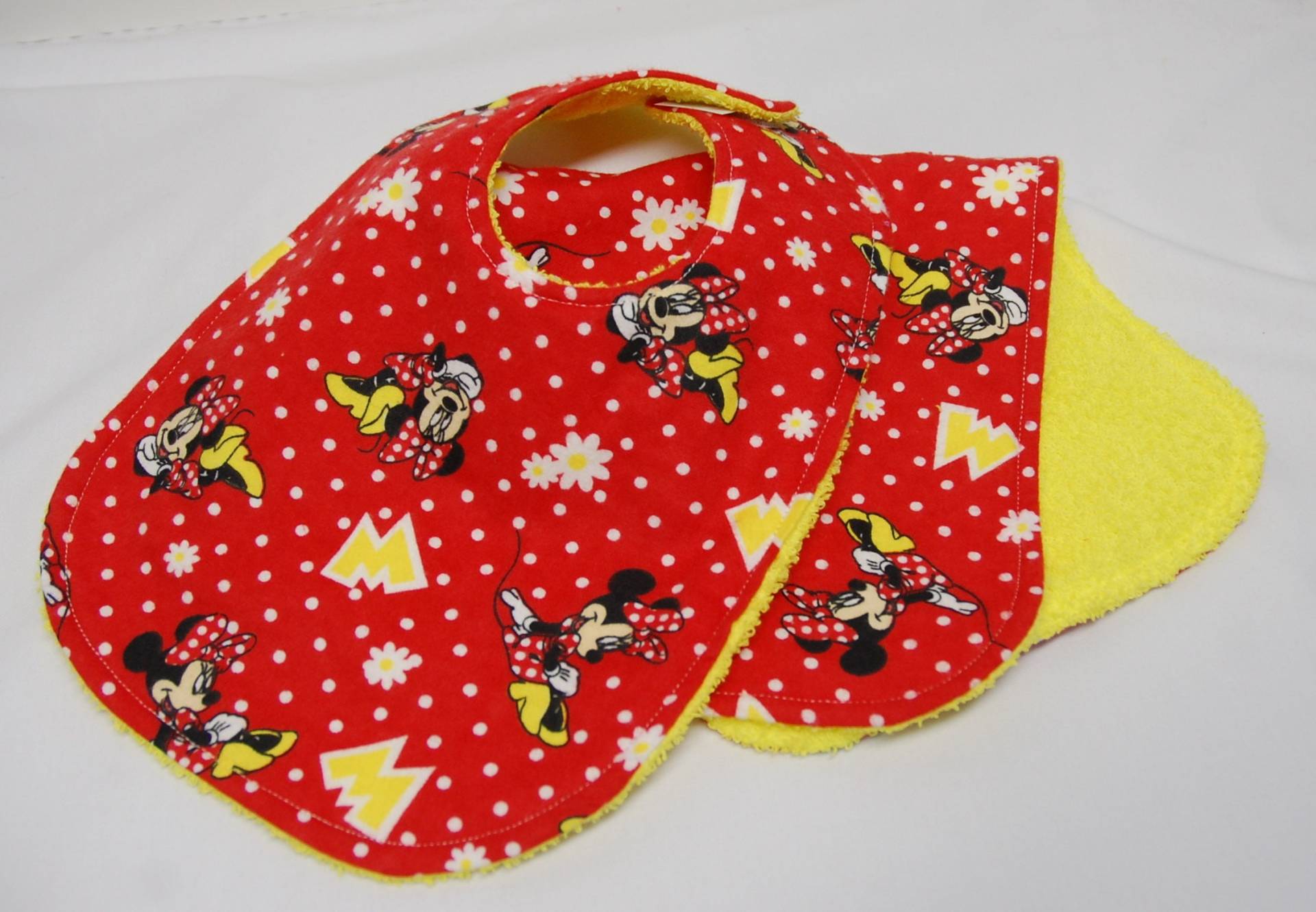 Baby Mädchen Lätzchen Und Spucktuch Set, Baby-Dusche-Geschenk, Willkommen Geschenk, Neues Geschenk Minnie Maus Auf Rot Baby Mädchen Lätzchen Und Spucktuch Set, Baby-Dusche-Geschenk, Willkommen Geschenk, Neues Geschenk Minnie Maus Auf Rot von Etsy - beyondquilts