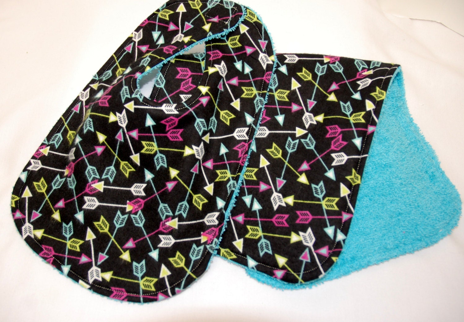 Babylätzchen Und Spucktuch-Set, Babypartygeschenk, Willkommensgeschenk Bunte Pfeile Babylätzchen Und Spucktuch-Set, Babypartygeschenk, Willkommensgeschenk Bunte Pfeile von Etsy - beyondquilts