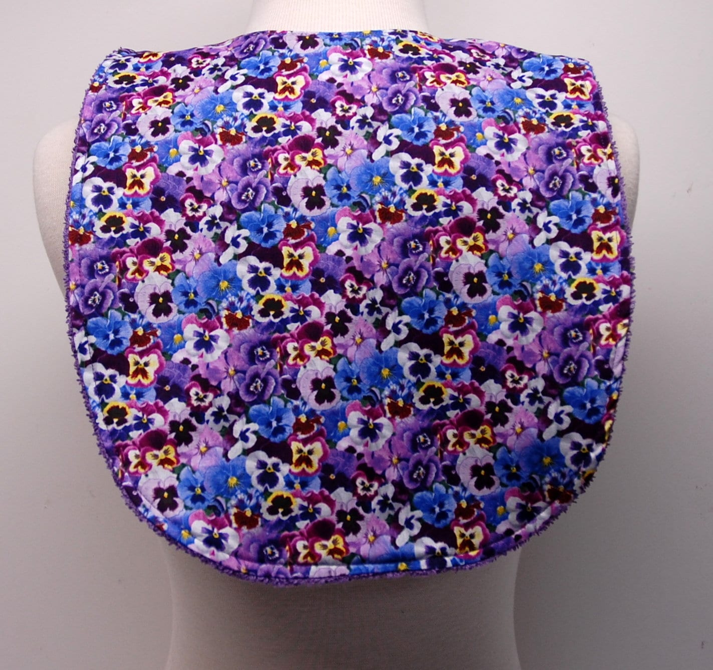 Lätzchen Für Jugendliche/Junior-Mädchen, Besondere Bedürfnisse, Zhirnlähmung, Epilepsie, Retts-Syndrom, Sabbern, 14-Zoll Halsöffnung Lila Lätzchen Für Jugendliche/Junior-Mädchen, Besondere Bedürfnisse, Zhirnlähmung, Epilepsie, Retts-Syndrom, Sabbern, 14-Zoll Halsöffnung Lila von Etsy - beyondquilts