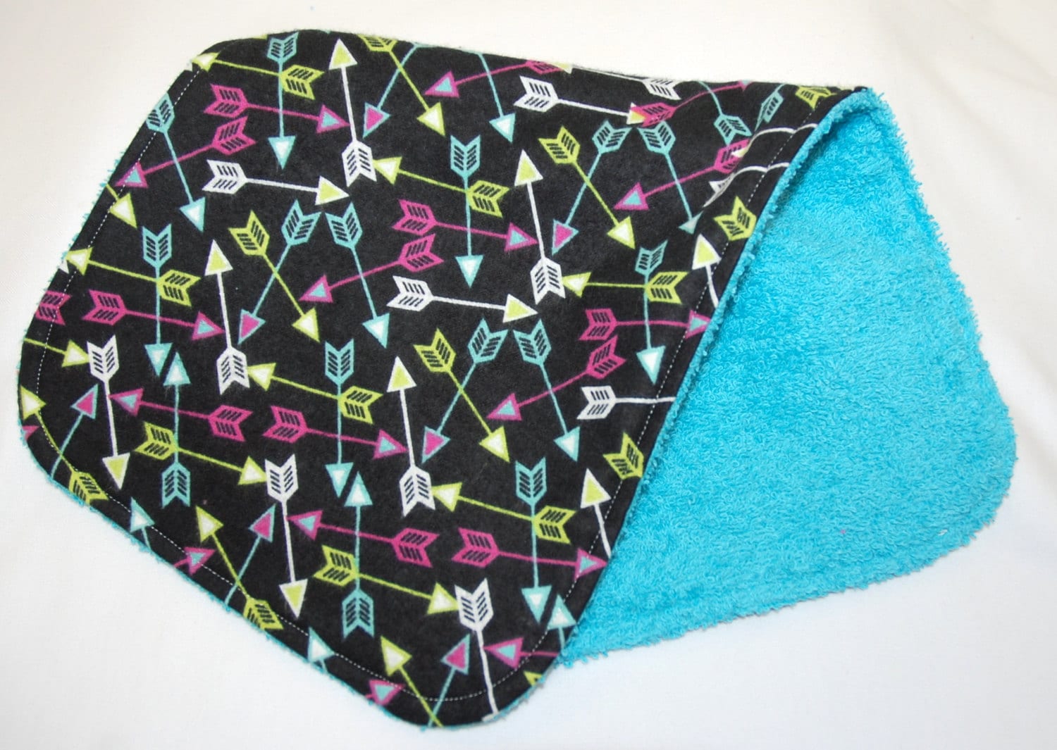 Spucktuch Für Jungen, Babypartygeschenk, Willkommensgeschenk - Bunte Pfeile Spucktuch Für Jungen, Babypartygeschenk, Willkommensgeschenk - Bunte Pfeile von Etsy - beyondquilts