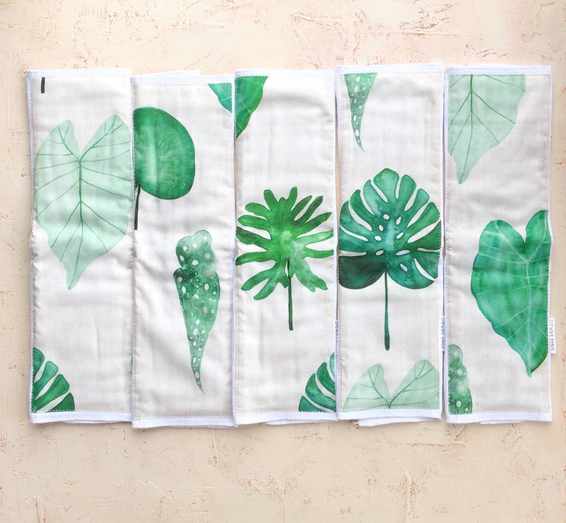 Baby Spucktuch | Ein Einzelnes Spucktuch - Babyausstattung "Aquarellblätter' Made in Maui, Hawaii Usa Baby Spucktuch | Ein Einzelnes Spucktuch - Babyausstattung "Aquarellblätter' Made in Maui, Hawaii Usa von Etsy - bittybambu