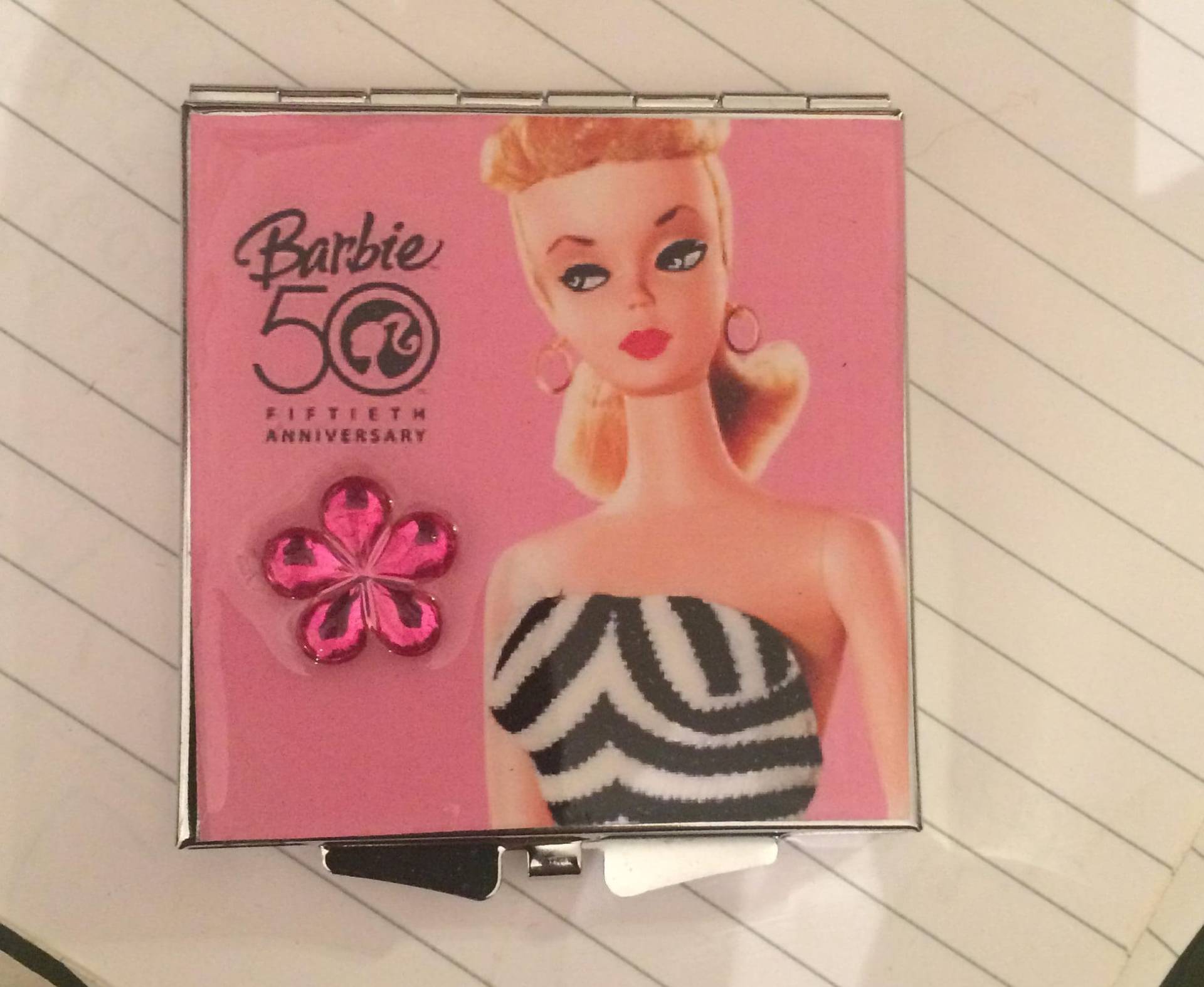 Retro Pink Doll-Icious Quadrat Silber Spiegel Compact Retro Pink Doll-Icious Quadrat Silber Spiegel Compact von Etsy - cheetahrama