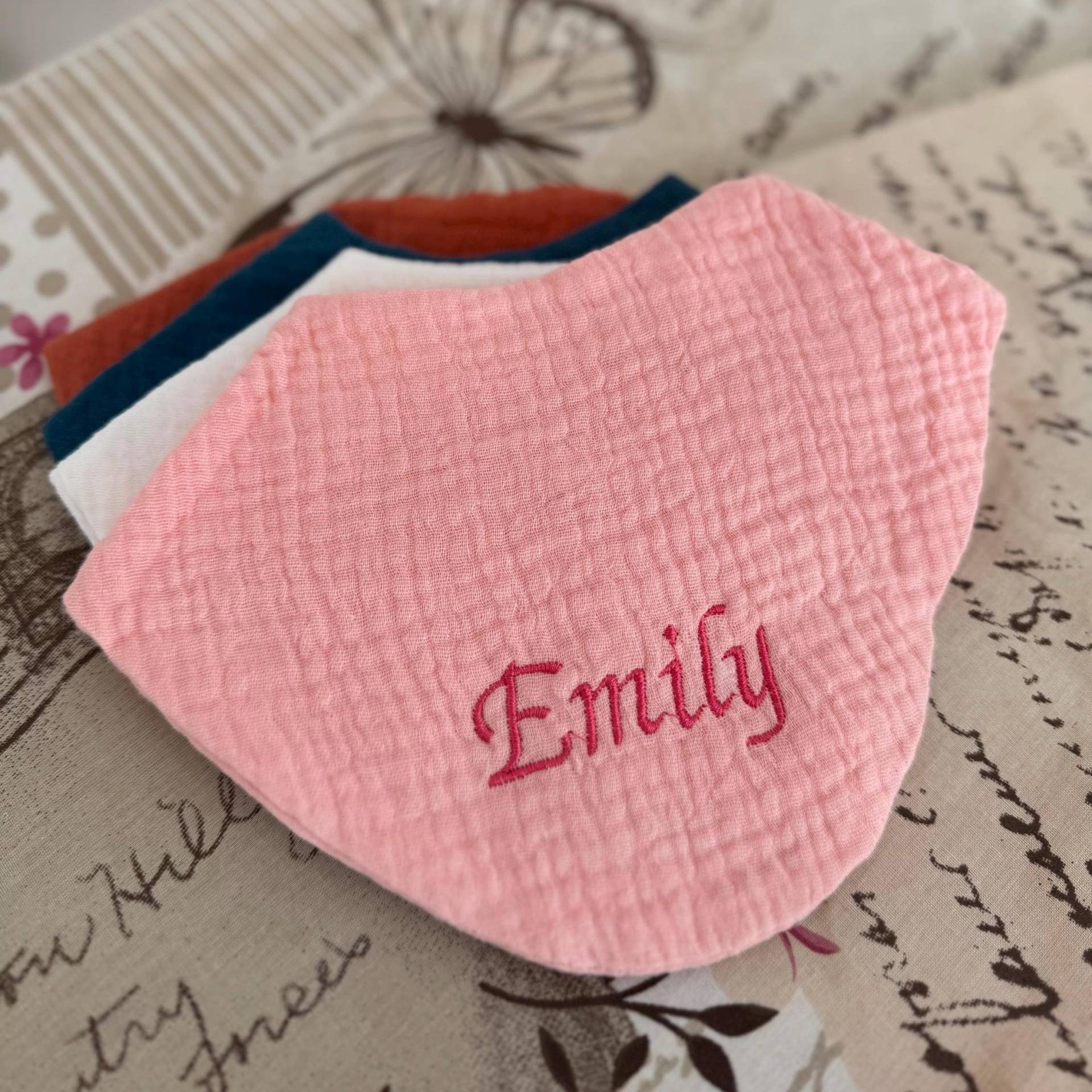 Musselintuch Personalisiert | Lätzchen Mit Namen - Handgemacht Weiches Baby Spucktuch Geschenk Zur Geburt Individuell Name von Etsy - dandinibaby