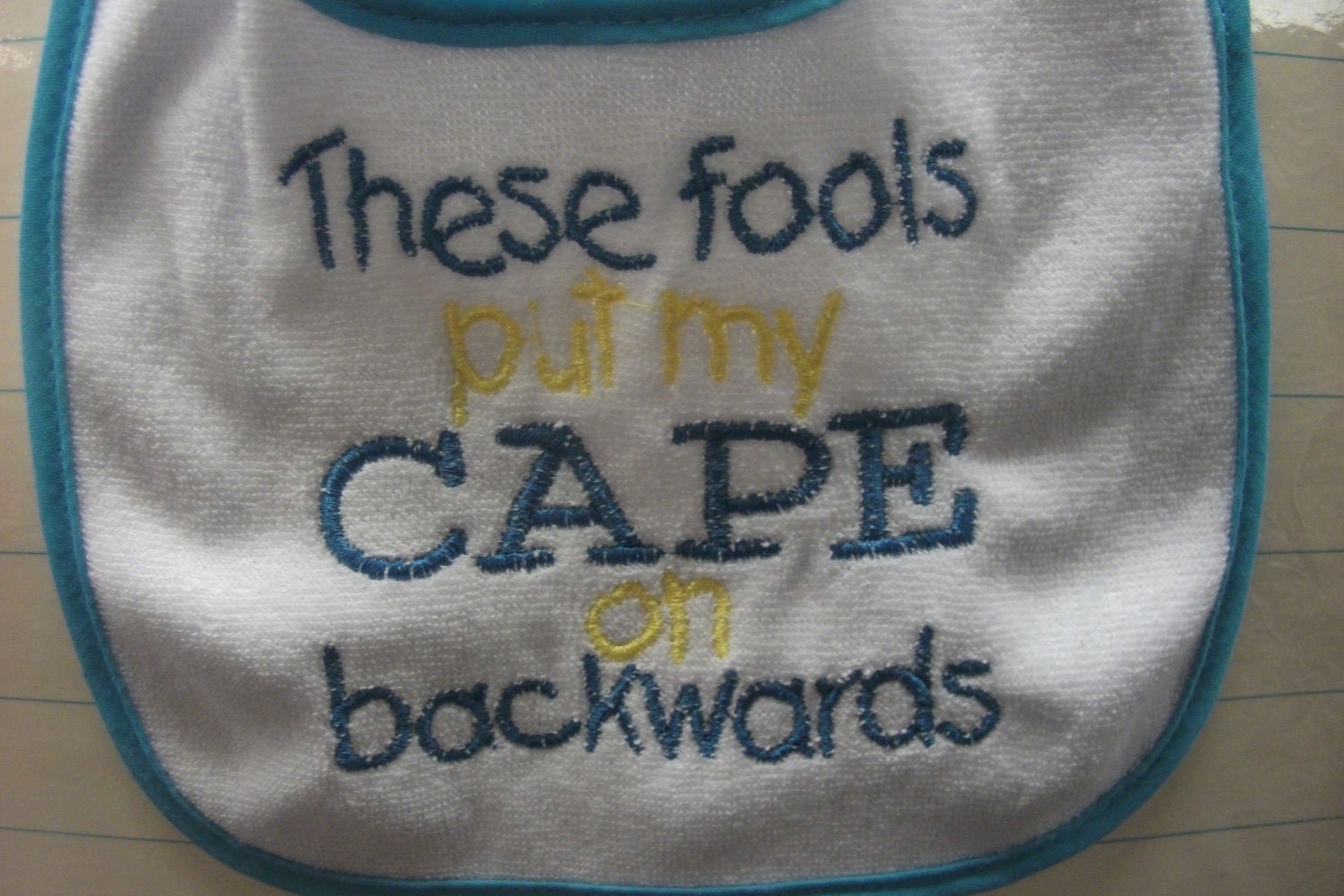 Lustiges Baby Lätzchen Besticktes Frottee Tuch, Superheld Zitat Lustiges Baby Lätzchen Besticktes Frottee Tuch, Superheld Zitat von Etsy - deansdesigns