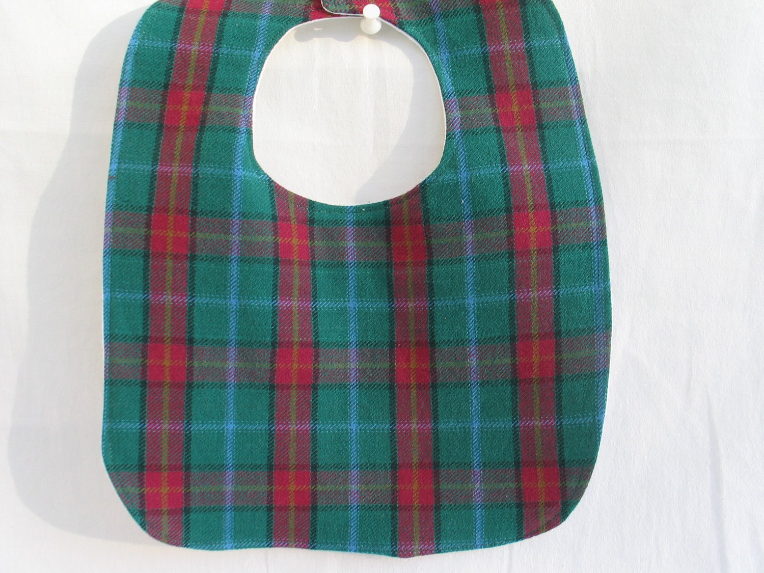 Manitoba Tartan Baby Lätzchen von Etsy - dolldressedup