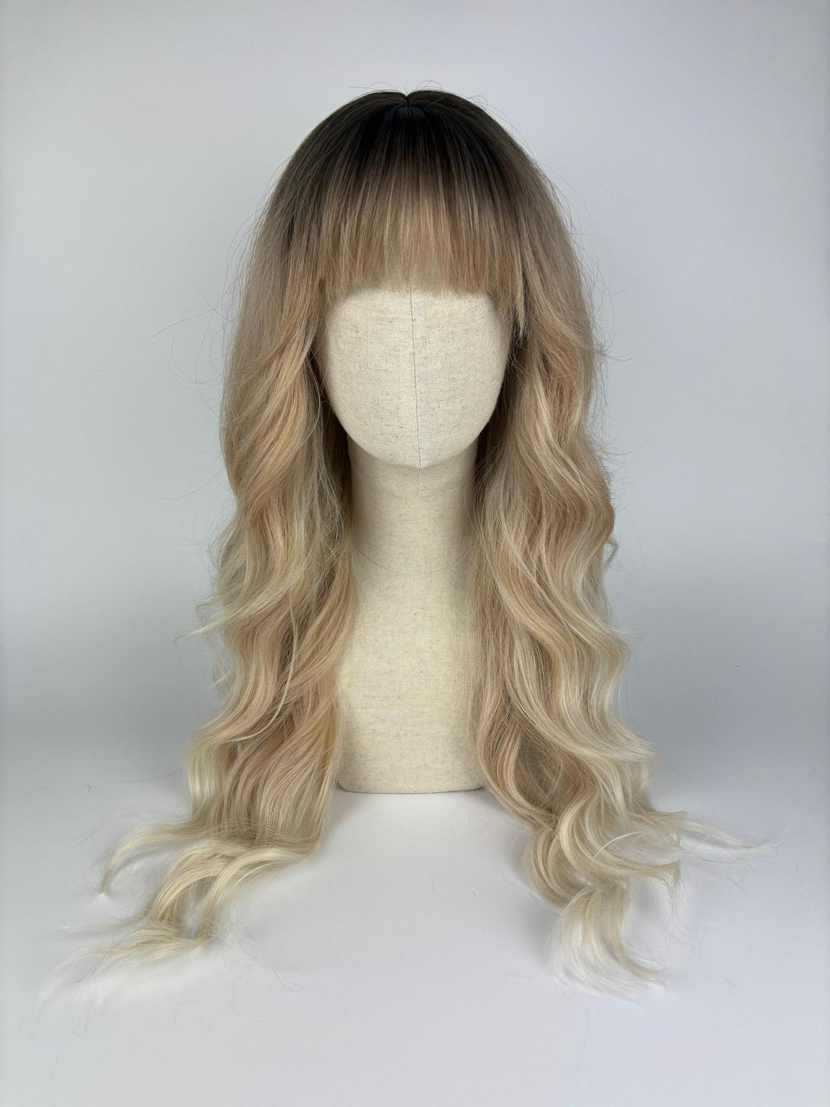 Easy Wear Wig/Glueless Natürliche Perücke The Honey Maid 2024 Pony-styling Balayage Blonde Tones, Dark Roots #curls #pony #bangs von Etsy - dragmaiditup