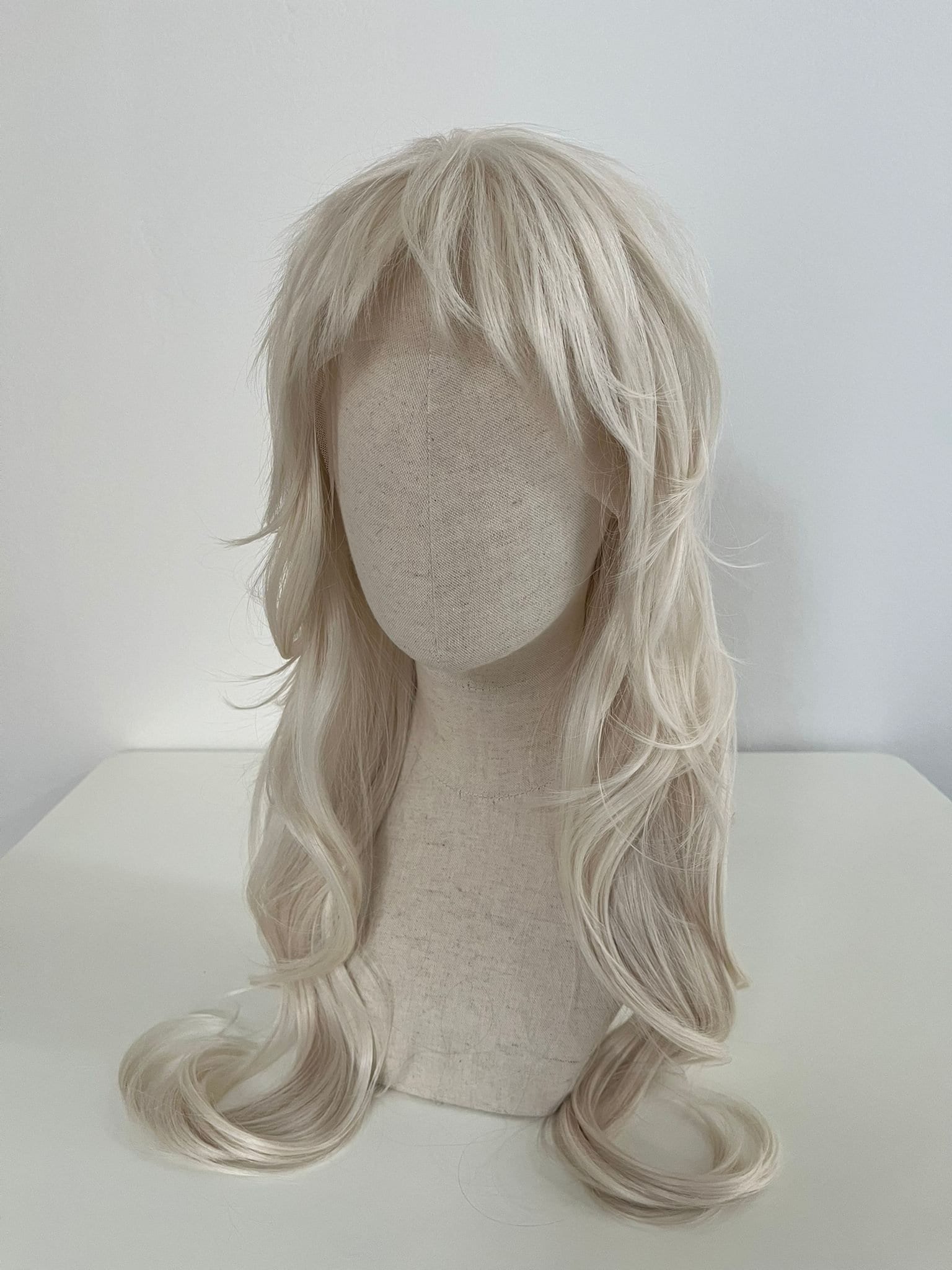 Lace Front Wig,/Perücke The Pale Maid Edgy Mullet Retro-styling 80's /Kühles Platinblond - Cool Platinum Blonde Customized Maid von Etsy - dragmaiditup