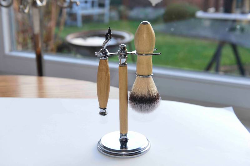 Rasierständer | Robinie Mit Rasierer | Gillette Mach 3 Und Pinsel | Chrom Zum Sonderpreis von Etsy - drechselnunddesign