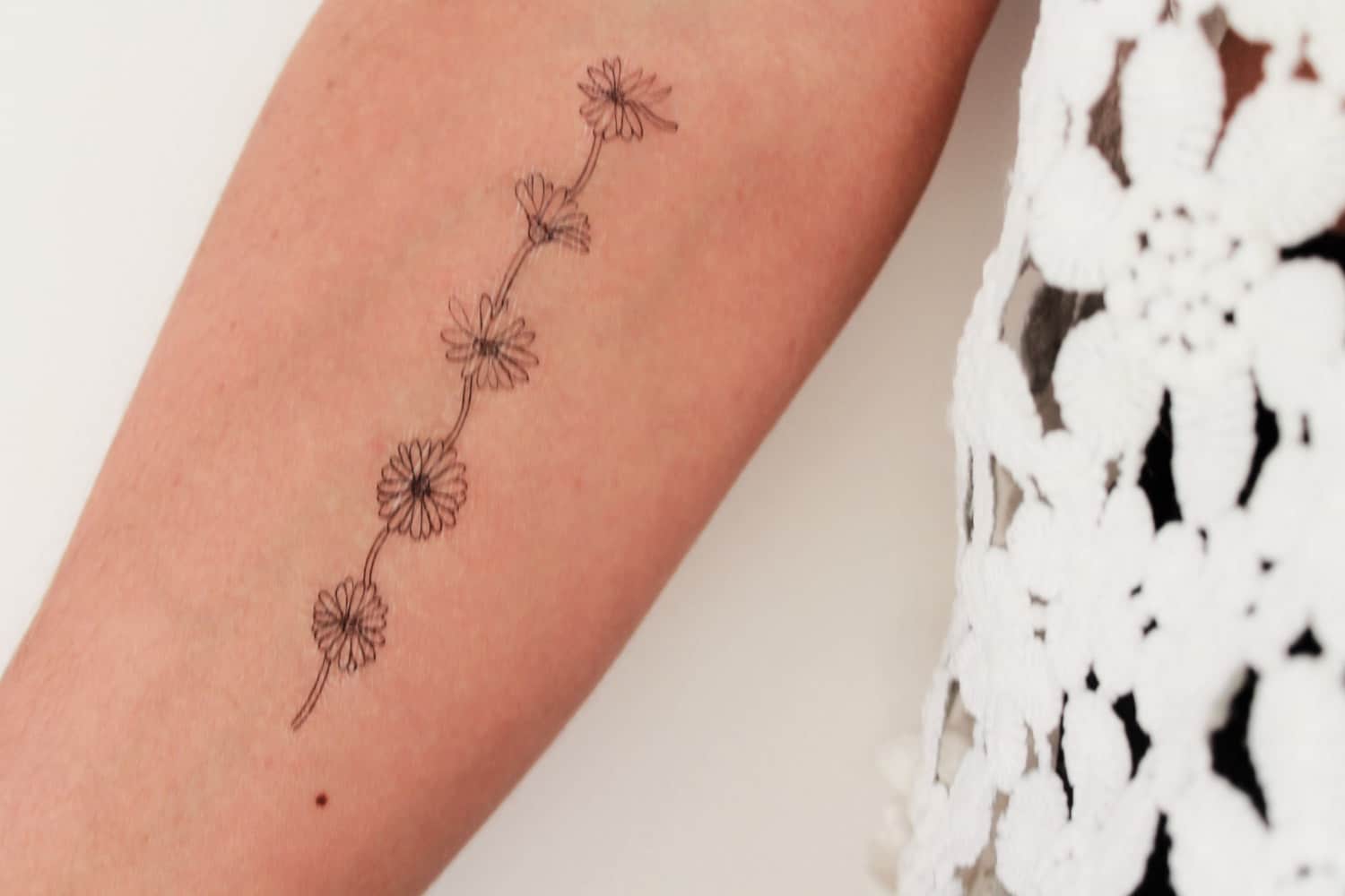 Gänseblümchen Temporäres Tattoo Gänseblümchen Temporäres Tattoo von Etsy - encredelicate