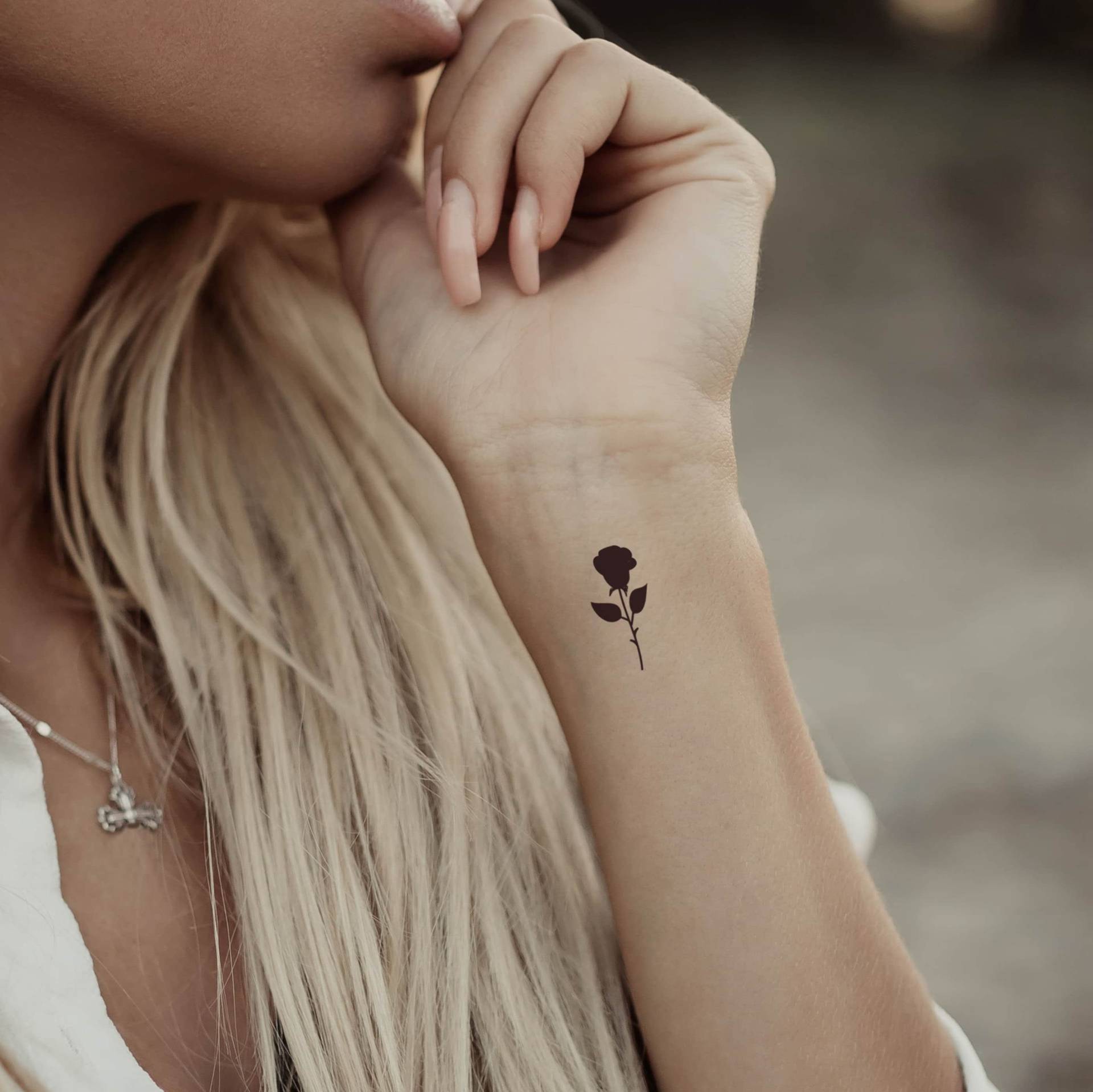 Kleines Temporäres Tattoo Mit Schwarzer Rose | 4Er-Set Kleines Temporäres Tattoo Mit Schwarzer Rose | 4Er-Set von Etsy - encredelicate