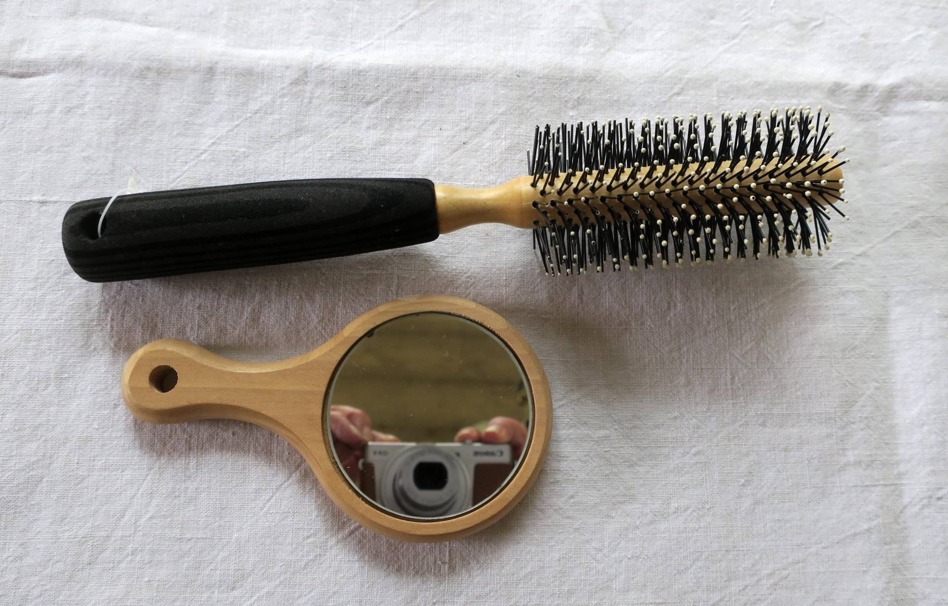 Vintage Set Eine Rundbürste Und Handspiegel Je Mit Holzgriff Vintage Set Eine Rundbürste Und Handspiegel Je Mit Holzgriff von Etsy - etage4vintage