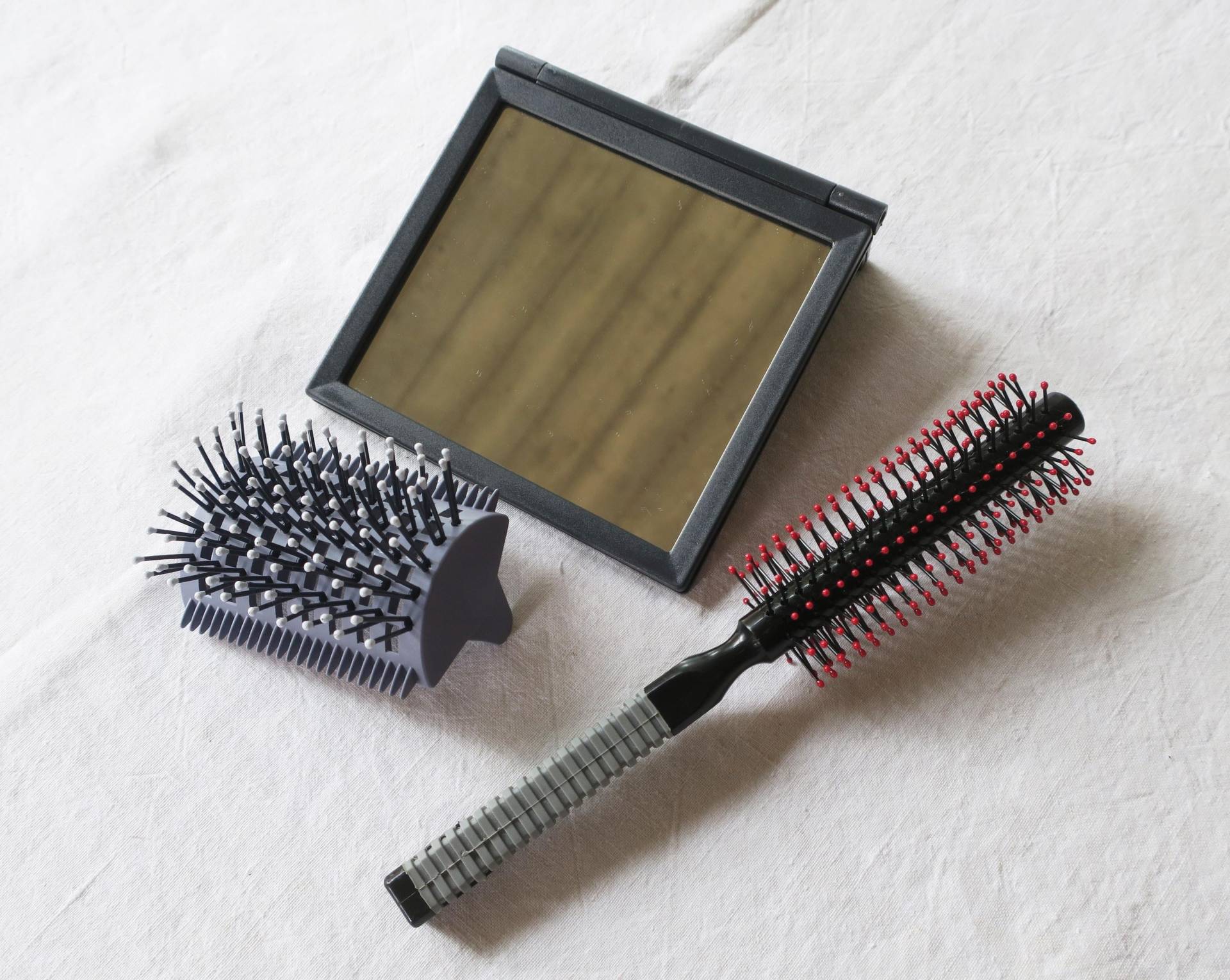 Vintage Set Eine Rundbürste Und Reisebürste Ein Kosmetik Spiegel Vintage Set Eine Rundbürste Und Reisebürste Ein Kosmetik Spiegel von Etsy - etage4vintage