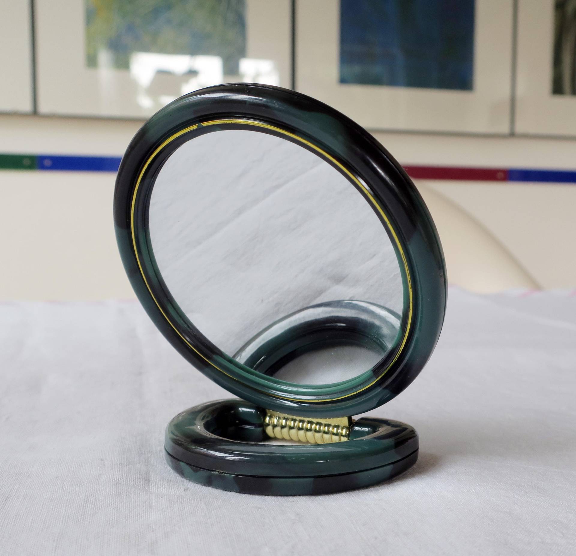 Vintage Tischspiegel Zum Klappen in Grün-Gold Mit Vergrößerung 70Er Vintage Tischspiegel Zum Klappen in Grün-Gold Mit Vergrößerung 70Er von Etsy - etage4vintage