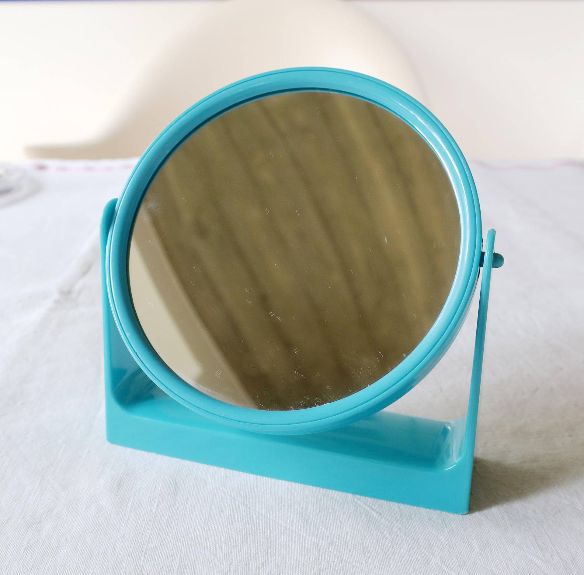 Vintage Tischspiegel Zum Schwenken Drehen Mit Vergrößerung in Türkisem Rahmen Wandmontage Möglich 70Er Vintage Tischspiegel Zum Schwenken Drehen Mit Vergrößerung in Türkisem Rahmen Wandmontage Möglich 70Er von Etsy - etage4vintage