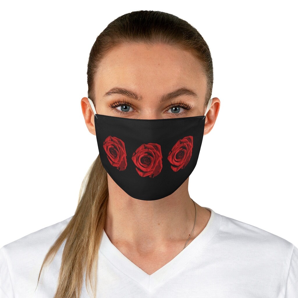 3 Red Roses Face Mask, Girlfriend Gift, Mothers Day Quarantine Gift von Etsy - fashionplusIQ