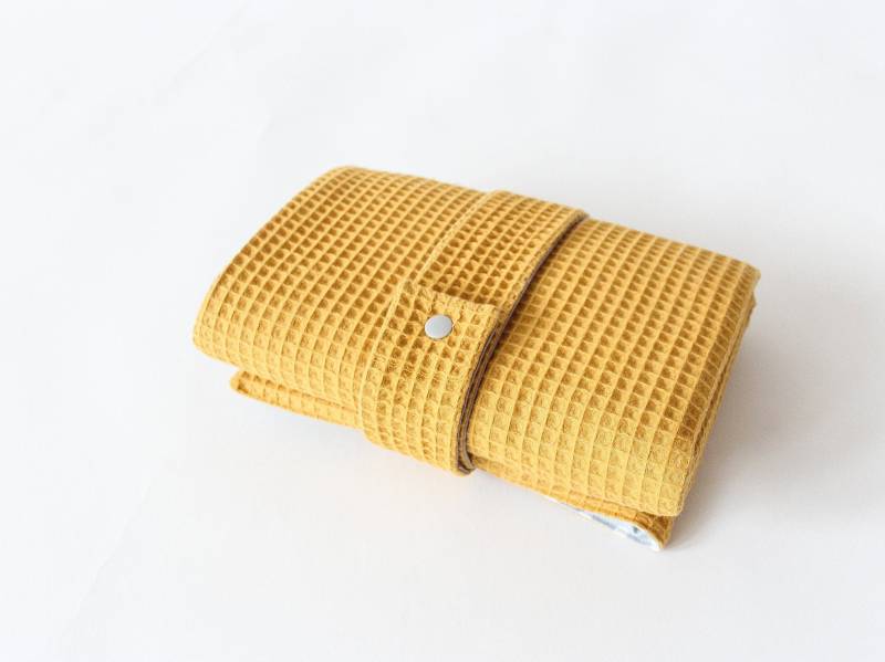 Wasserabweisende Wickelunterlage Mit Taschen Für Unterwegs - Waffelpique Senfgelb von Etsy - friedafroehlichDE