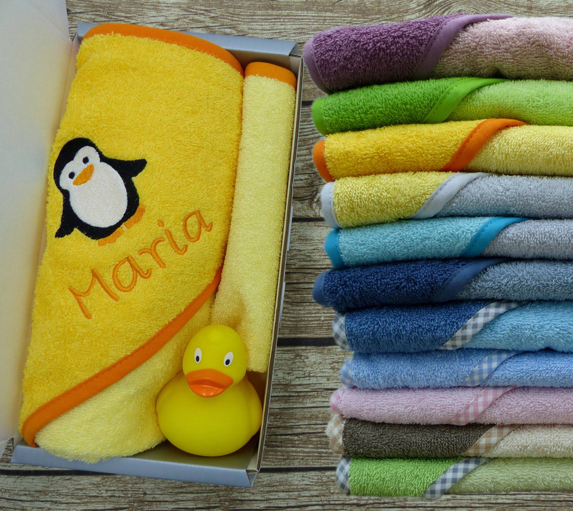 Baby-Badeset Mit Namen Pinguin in Wunschfarbe von Etsy - geschenkelibelle