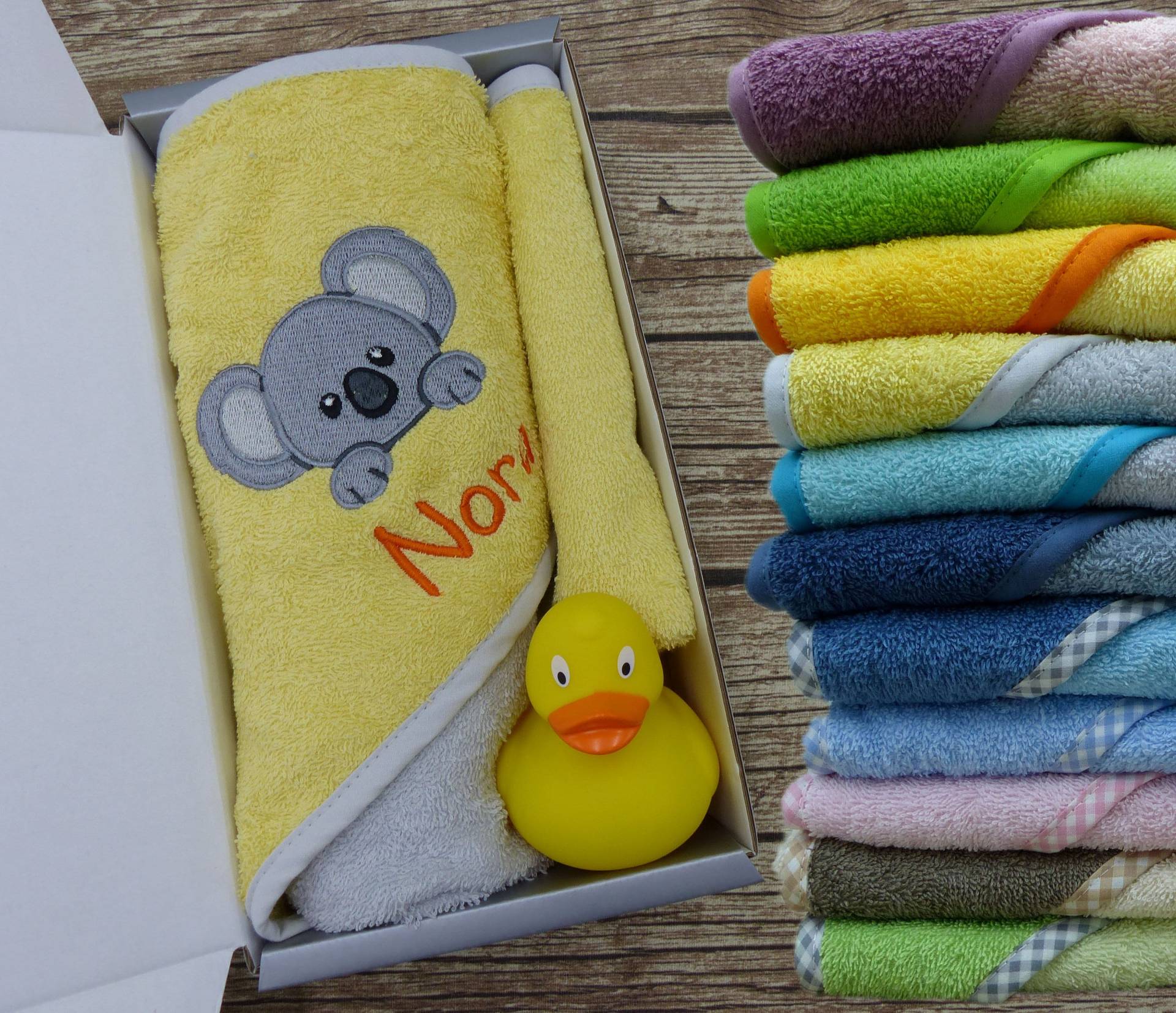 Geschenkset Baby Baden Mit Namen Koala in Wunschfarbe von Etsy - geschenkelibelle