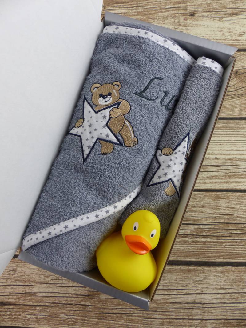 Geschenkset Baby Baden Mit Namen Teddy Grau von Etsy - geschenkelibelle