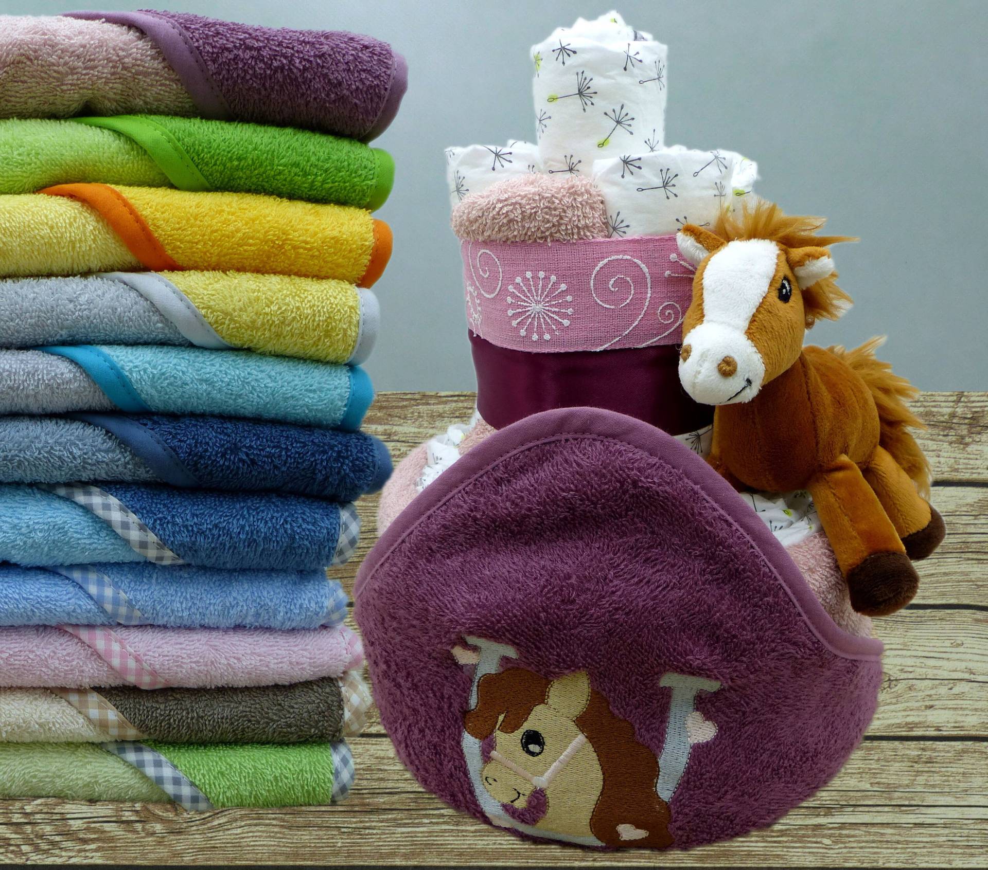 Windeltorte Mit Namen Pferd in Wunschfarbe Windeltorte Mit Namen Pferd in Wunschfarbe von Etsy - geschenkelibelle