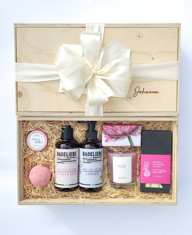 Personalisierte Geschenkbox Mit Namen | Nachhaltiges Muttertagsgeschenk Personalisiert Wellness Geschenkset Rose & Spa Box | xl von Etsy - givtback