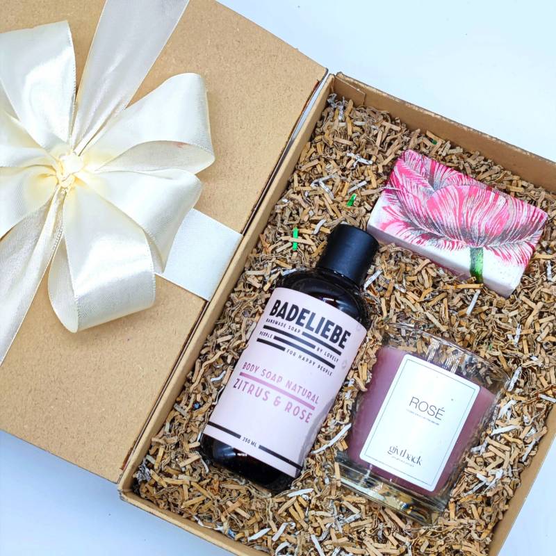 Verwöhnset Geschenk | Erholungsbox Für Zu Hause Geschenkbox Zum Entspannen Geschenkideen Frauen Entspannungsset Rosé & Spa Box | S von Etsy - givtback