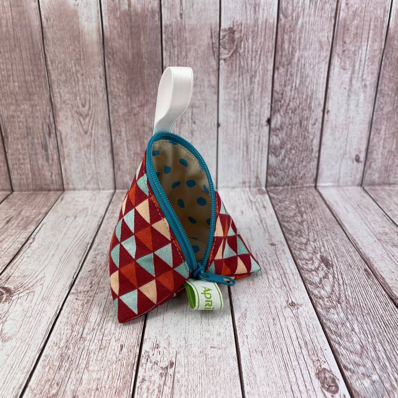 Schnullertasche Baby Babyschnuller Tasche Pyramidentasche Geschenk Geburt Schlüsselanhänger von Etsy - handmadebyhe84