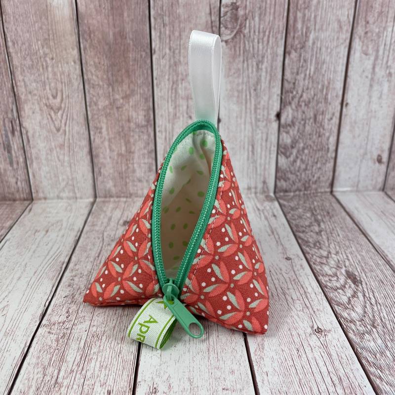 Schnullertasche Pyramidentasche Schlüsselanhänger Tasche Für Babyschnuller Schnulleraufbewahrung von Etsy - handmadebyhe84