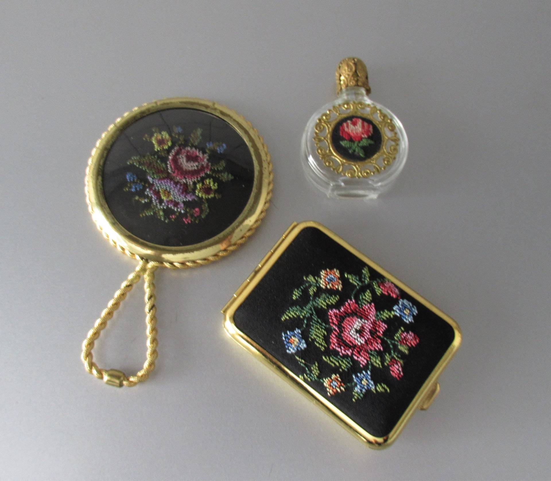 Vintage Petit Point Handspiegel + Parfümflasche Kredit - Visitenkarte Etui Set 3 Teile Geschenk von Etsy - hard2findstuff