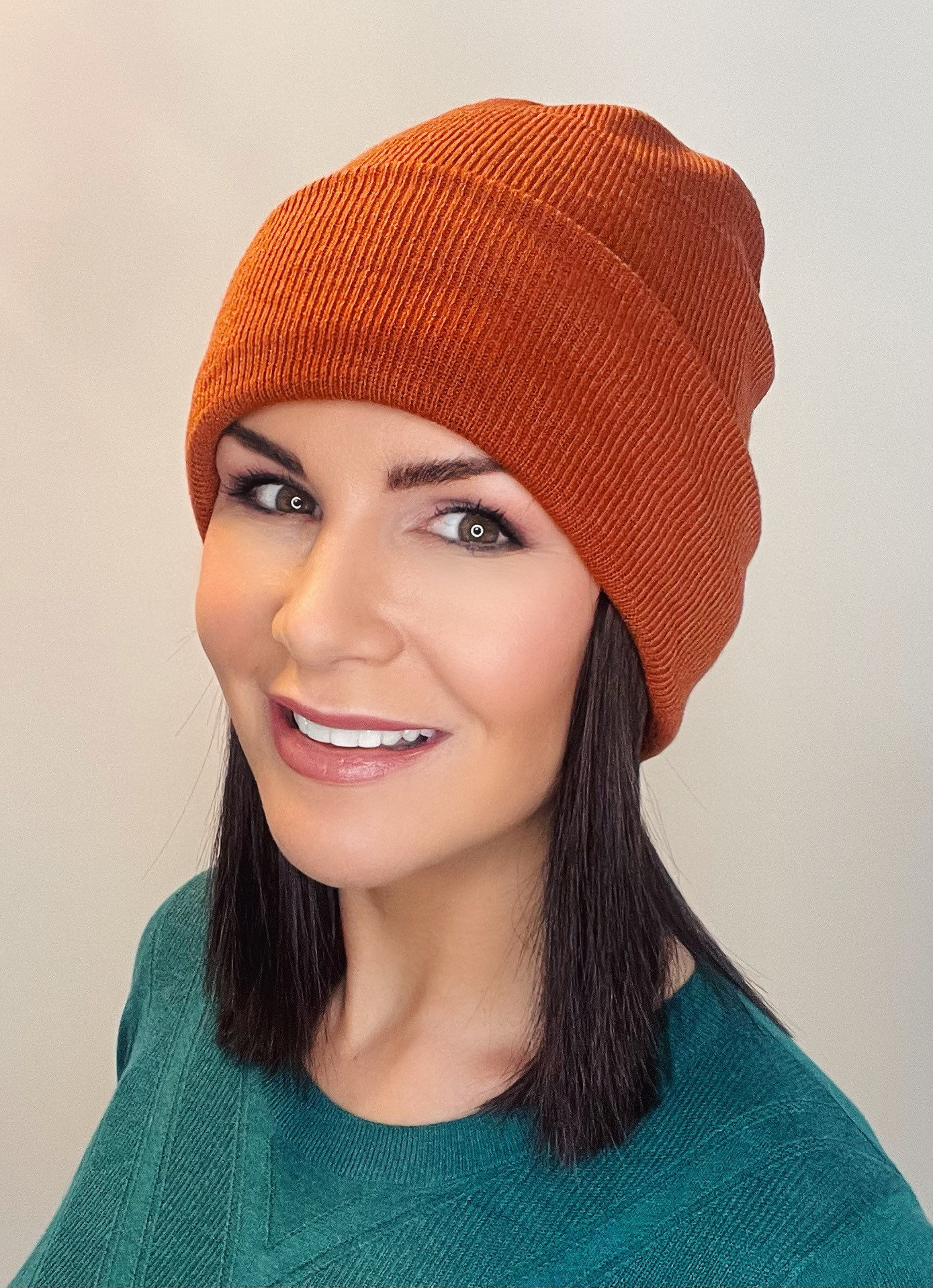 Beanie in Dunkelorange, An Dem Kurze Haare Befestigt Sind von Etsy - headscarvesbyciara1