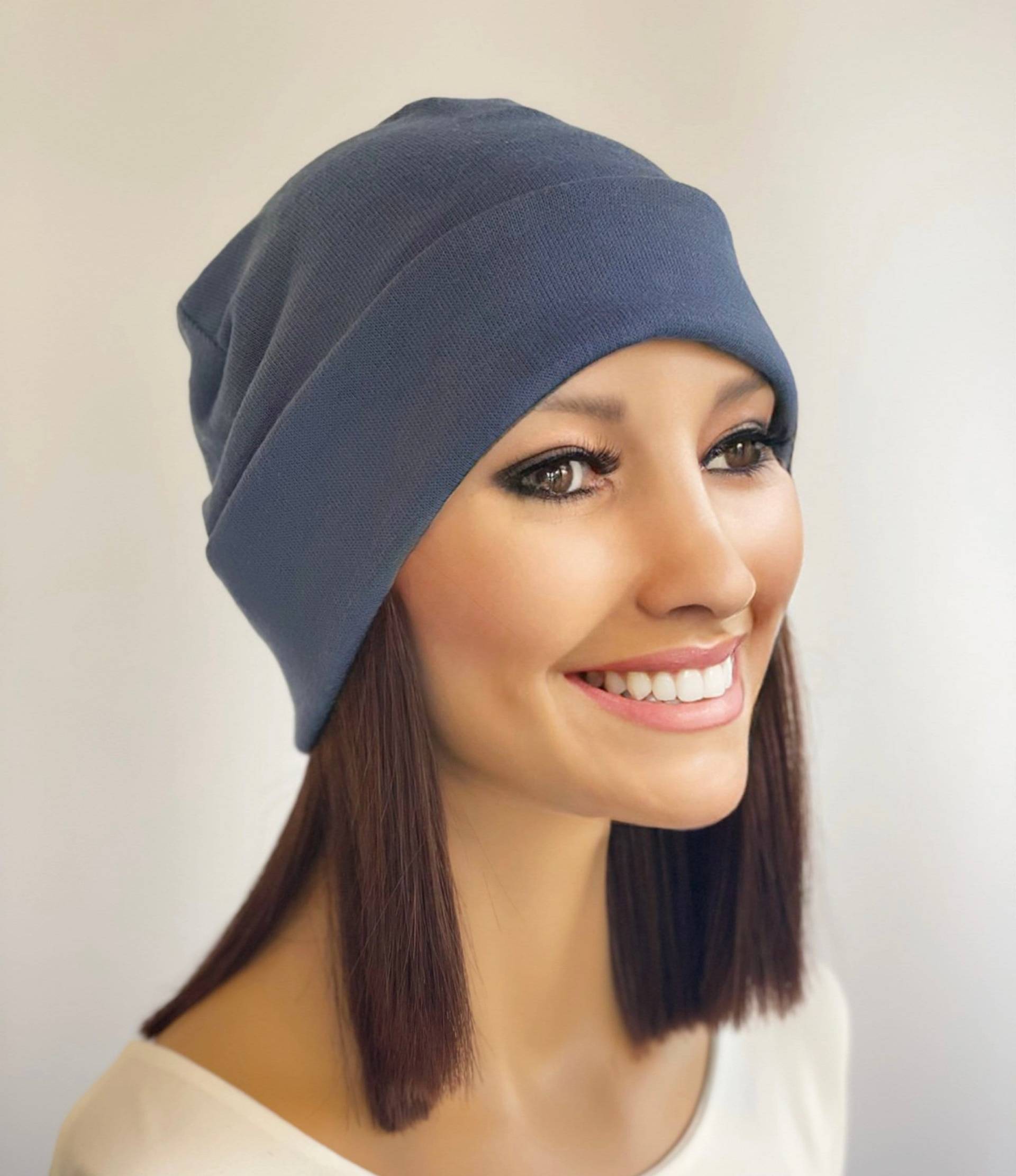 Leichte Vintage Blue Beanie Mit Weichen Kurzen Bob-Haaren Angebracht von Etsy - headscarvesbyciara1