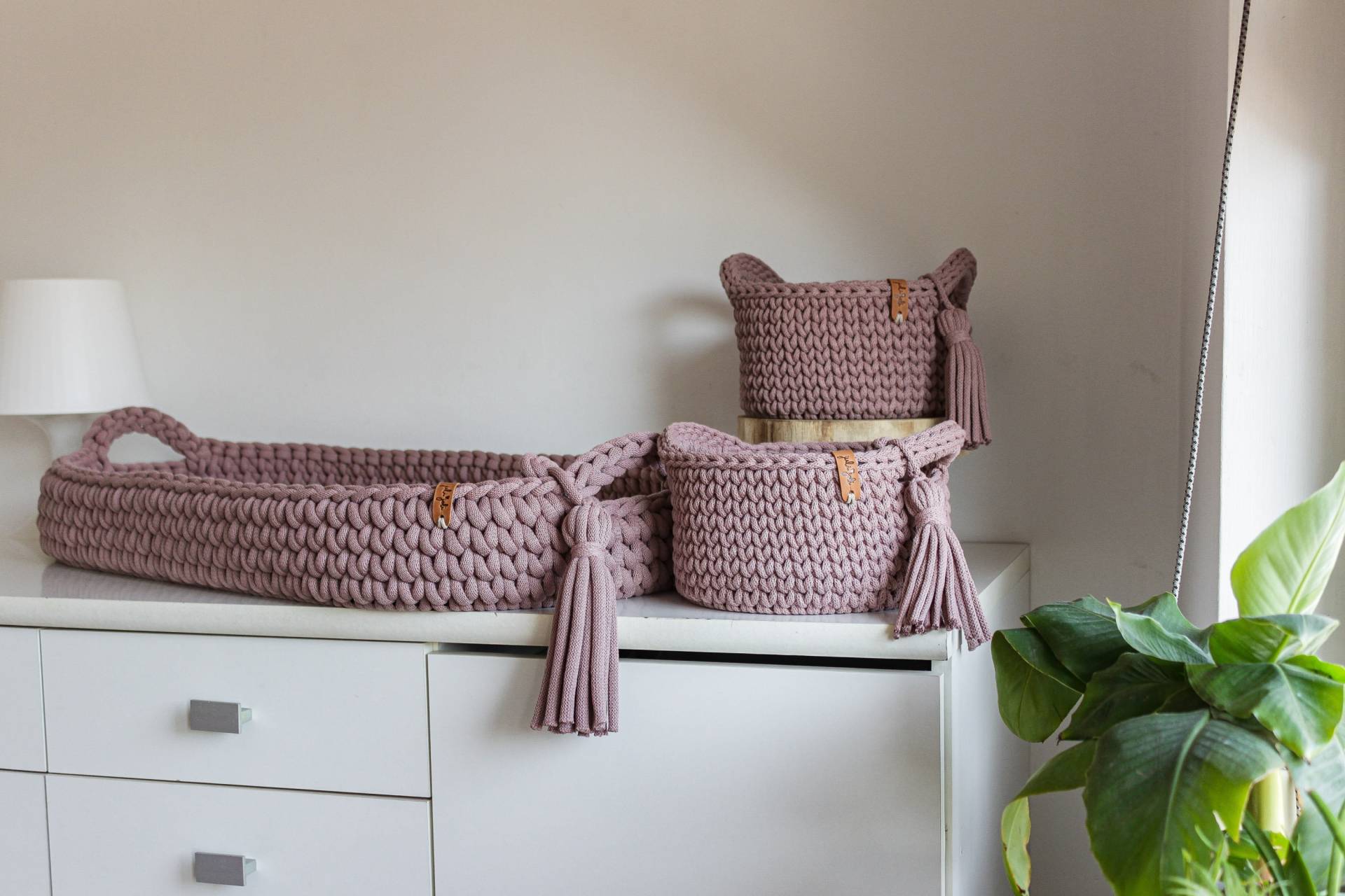 Set Aus Gehäkeltem Wickelkorb Und Windelkorb in Der Farbe Mauve, Wickelaufsatz, Windelhalter, Spielzeugaufbewahrung, Wickelkorb, Windelhalter von Etsy - julijolihome