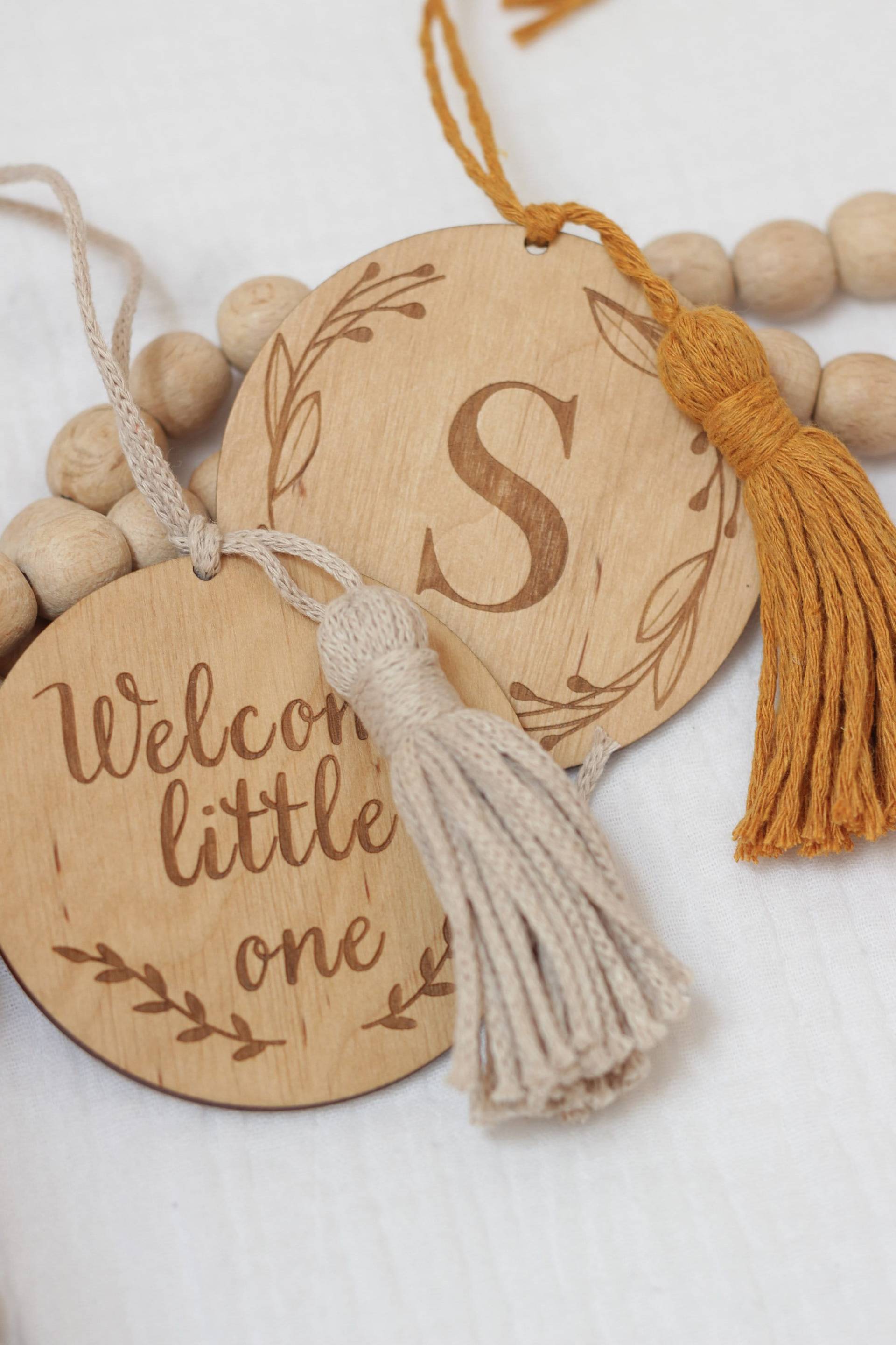 2Er Set Geburtsanzeige, Babypartygeschenk, Hello World Zeichen, Personalisiertes Geschenk, Personalisierter Anhänger, Neugeborenen Foto Requisiten von Etsy - julijolihome