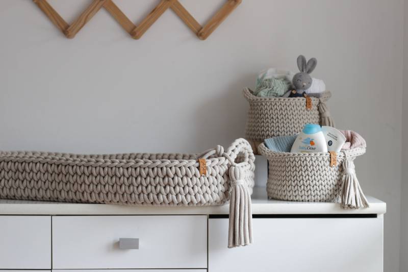 Set Von Gehäkelten Baby Wickelkorb Mit Matratze Und Aufbewahrungskörbchen in Beige Farbe, Wickelauflage, Windel Caddy, Kinderzimmer Dekor von Etsy - julijolihome