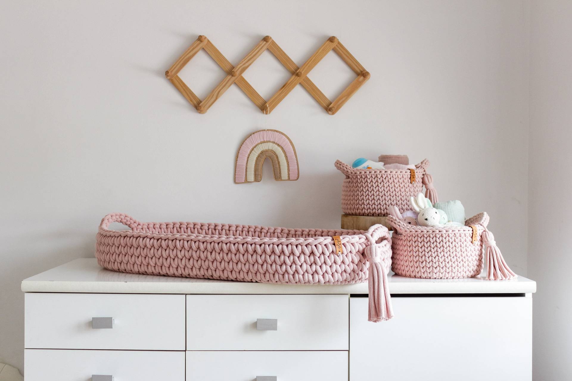 Set Von Rosa Gehäkelte Wickelkorb Und Windel Ablage Korb, Baby Wickelauflage, Caddy, Mädchen Kinderzimmer Dekor, Shower Geschenk von Etsy - julijolihome