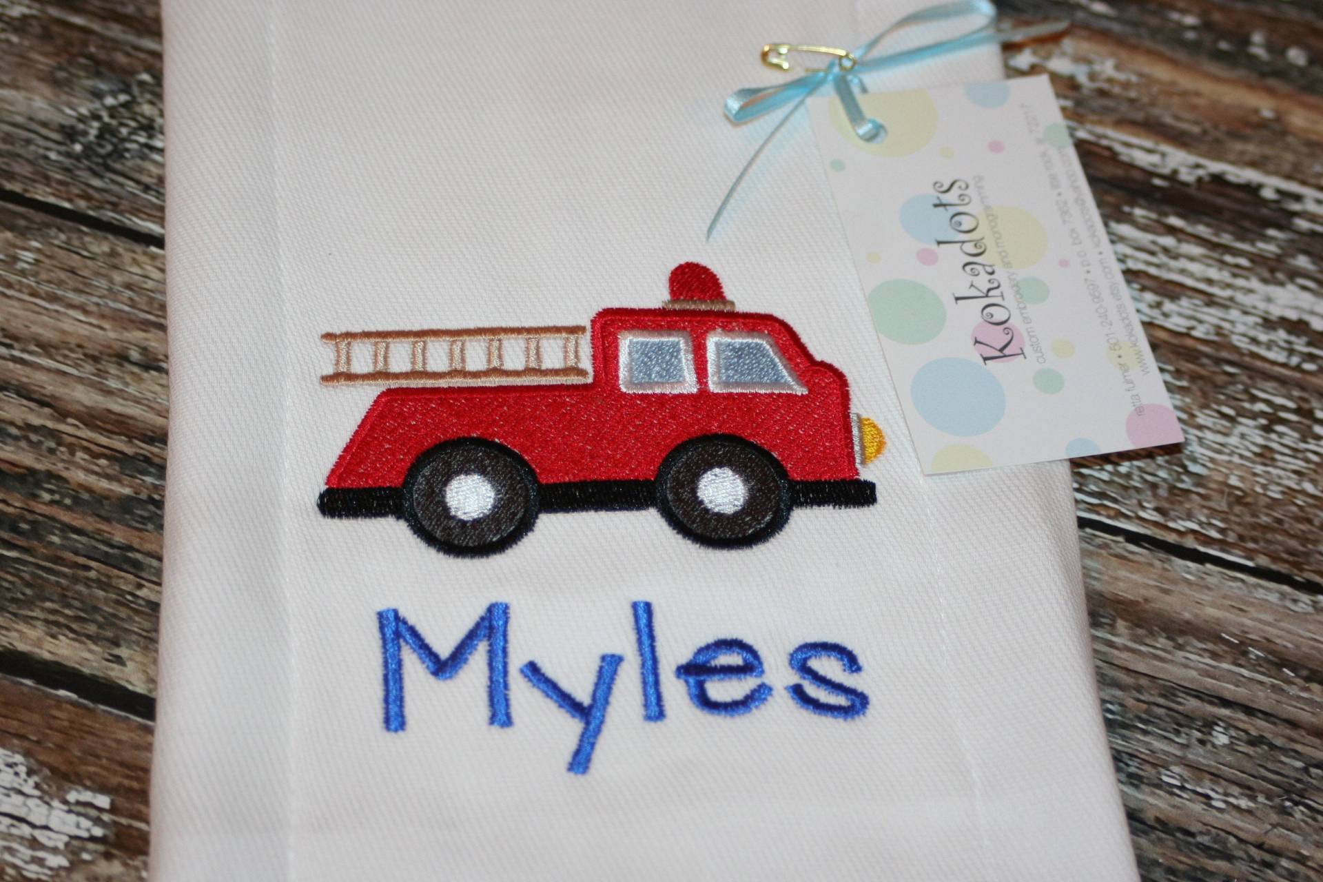 Feuerwehrauto Spucktuch, Rotes Lkw Personalisiertes Besticktes Junge Baby Feuerwehrauto Spucktuch, Rotes Lkw Personalisiertes Besticktes Junge Baby von Etsy - kokadots