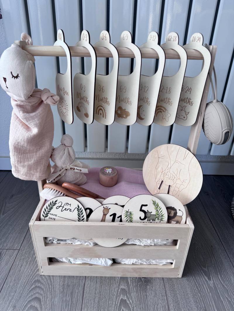 Baby Garderobe - Nachhaltiges Babygeschenkset Mit Windeln Und Liebevoll Zusammengestellten Accessoires von Etsy - kreaviva