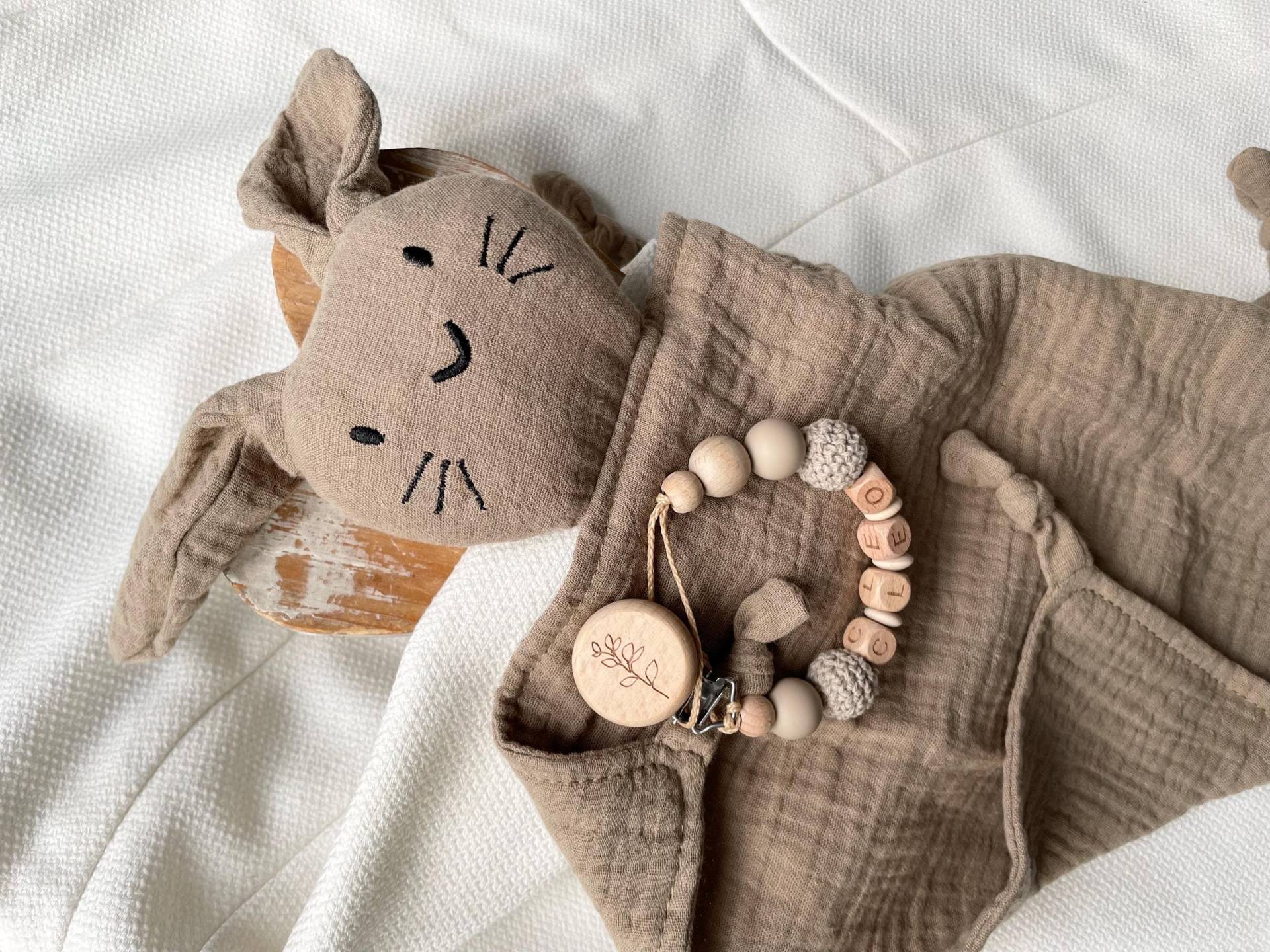 Geschenk Set Mit Kuscheltuch Und Schnullerkette Für Mädchen Jungen in Beige Als Zur Geburt Geschenk Set Mit Kuscheltuch Und Schnullerkette Für Mädchen Jungen in Beige Als Zur Geburt von Etsy - lamonadashop