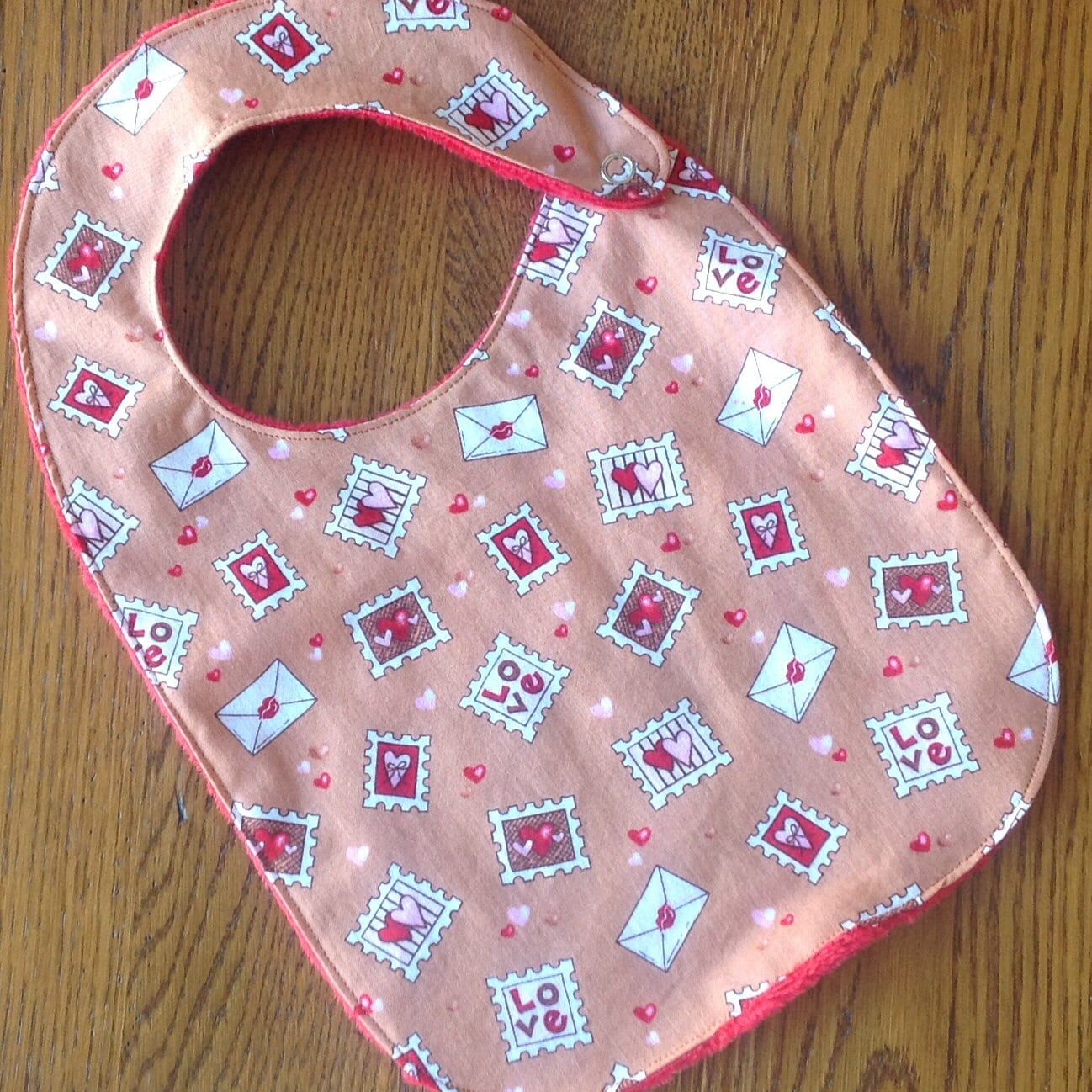 Valentinstag Stempel Und Buchstaben Minky Baby/Kleinkind Bib Valentinstag Stempel Und Buchstaben Minky Baby/Kleinkind Bib von Etsy - laurelwhite