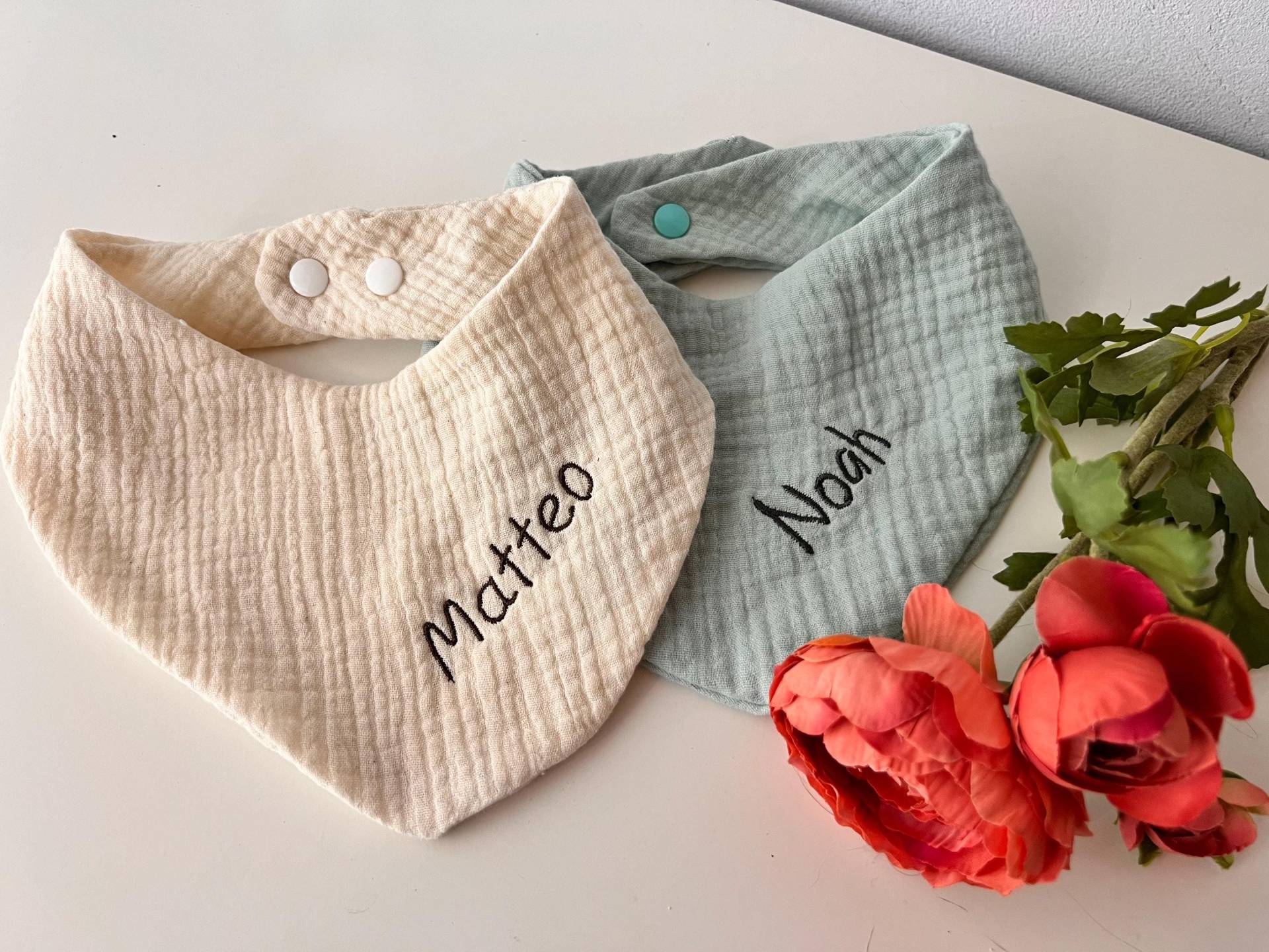 Lätzchen Mit Namen, Halstuch, Musselintuch Lätzchen Mit Namen, Halstuch, Musselintuch von Etsy - lottiandsimb