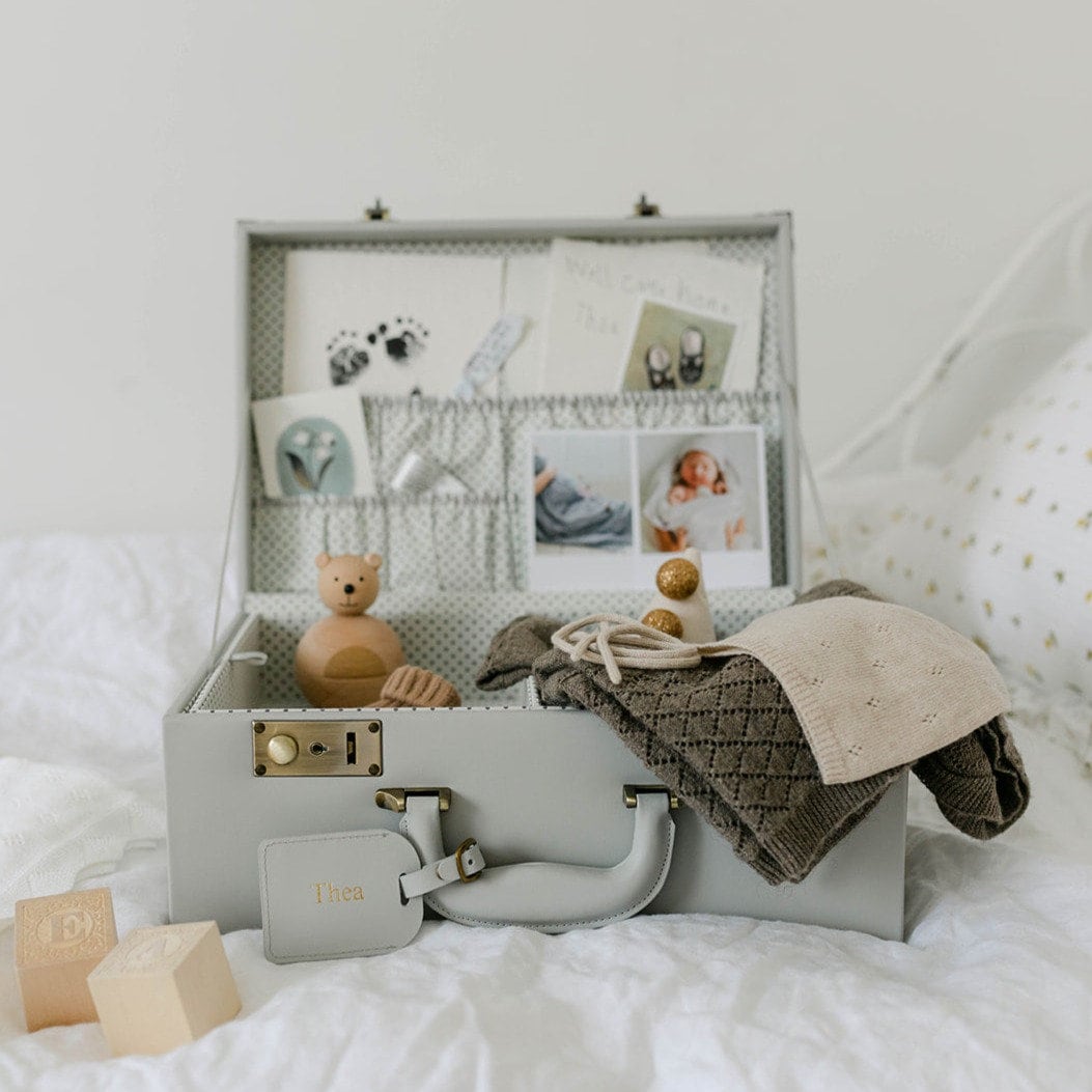 Erinnerungsbox in Grau | Personalisiert Erinnerungsskiste Baby Taufgeschenk Neues Geschenk Andenken Koffer Baby-Box von Etsy - meminio