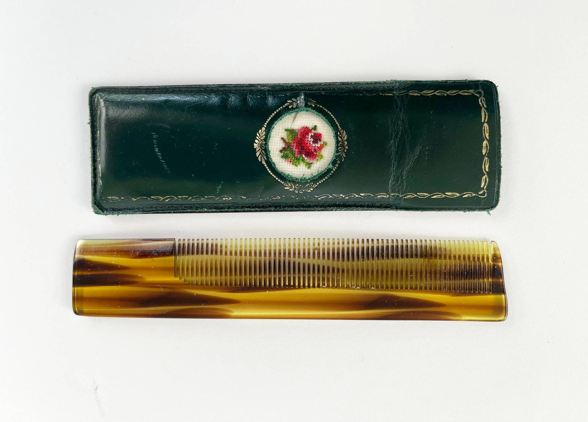 Vintage Celluloid Kamm Mit Etui Grün Gestickter Rose von Etsy - mlovesvintage