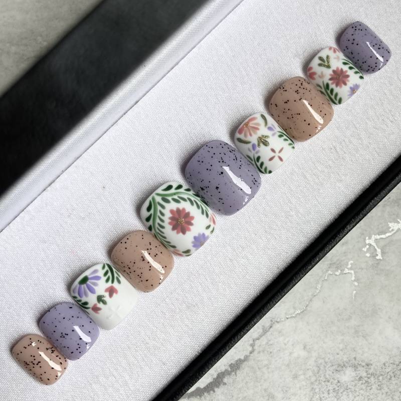 Vintage Eggshell Floral - Matte Press-On Nails von Etsy - msknails