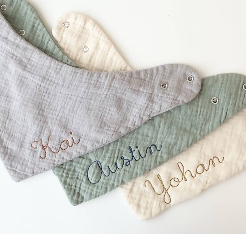 Gesticktes Personalisiertes Lätzchen, Doppeltes Gauze-Musselin, Babylätzchen, Individuelles Babygeschenk, Gesticktes Babygeschenk von Etsy - mylittlesquash